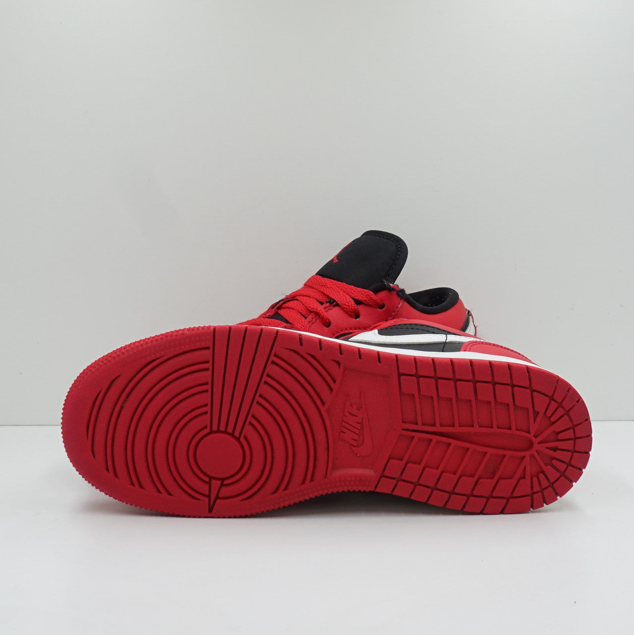 Jordan 1 Low Black Very Berry (GS)
