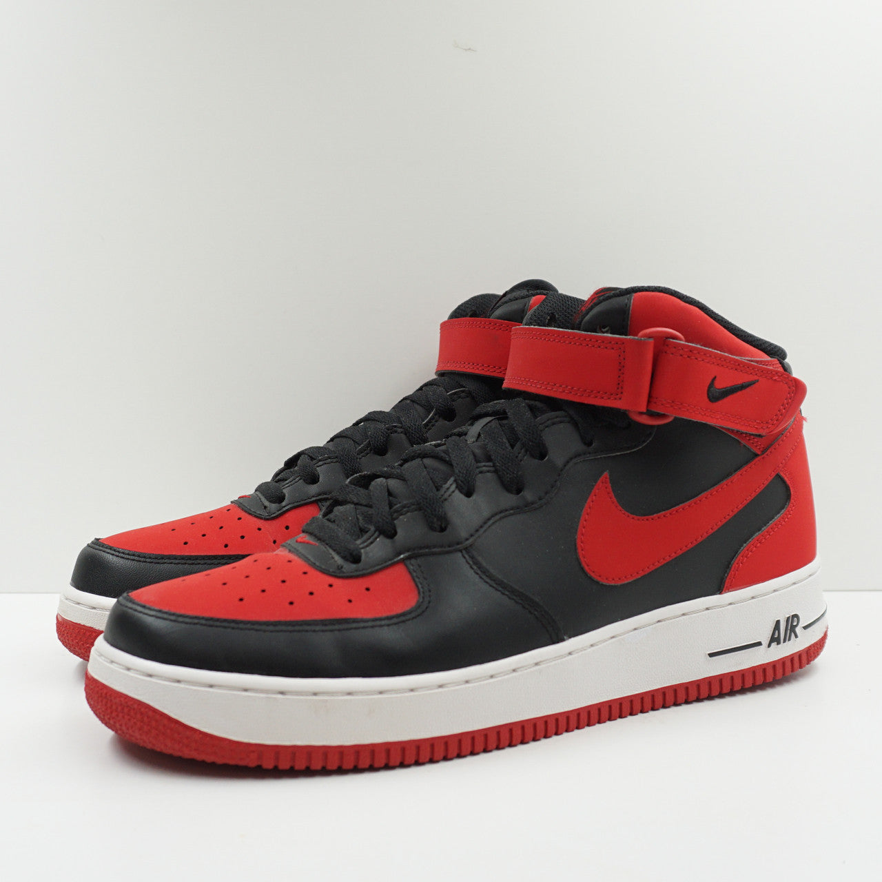 Nike Air Force 1 Mid Bred