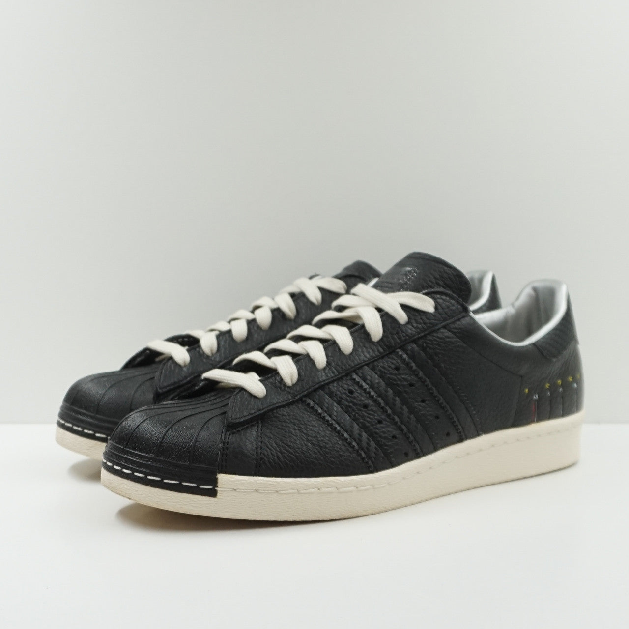 Adidas Superstar x Sneakersnstuff Camera