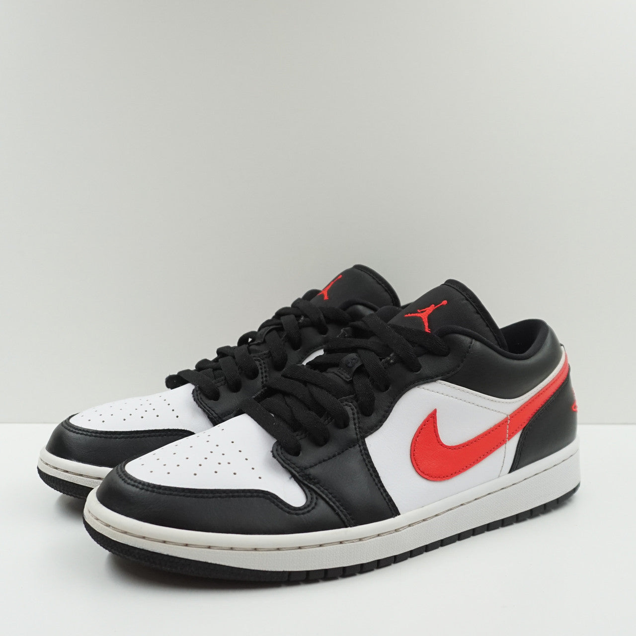 jordan 1 low black siren red w