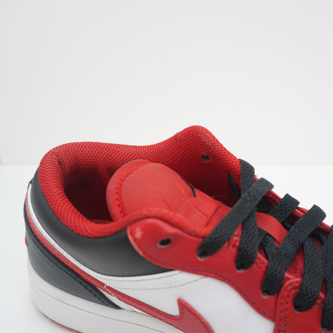 Jordan 1 Low Bulls (2022)