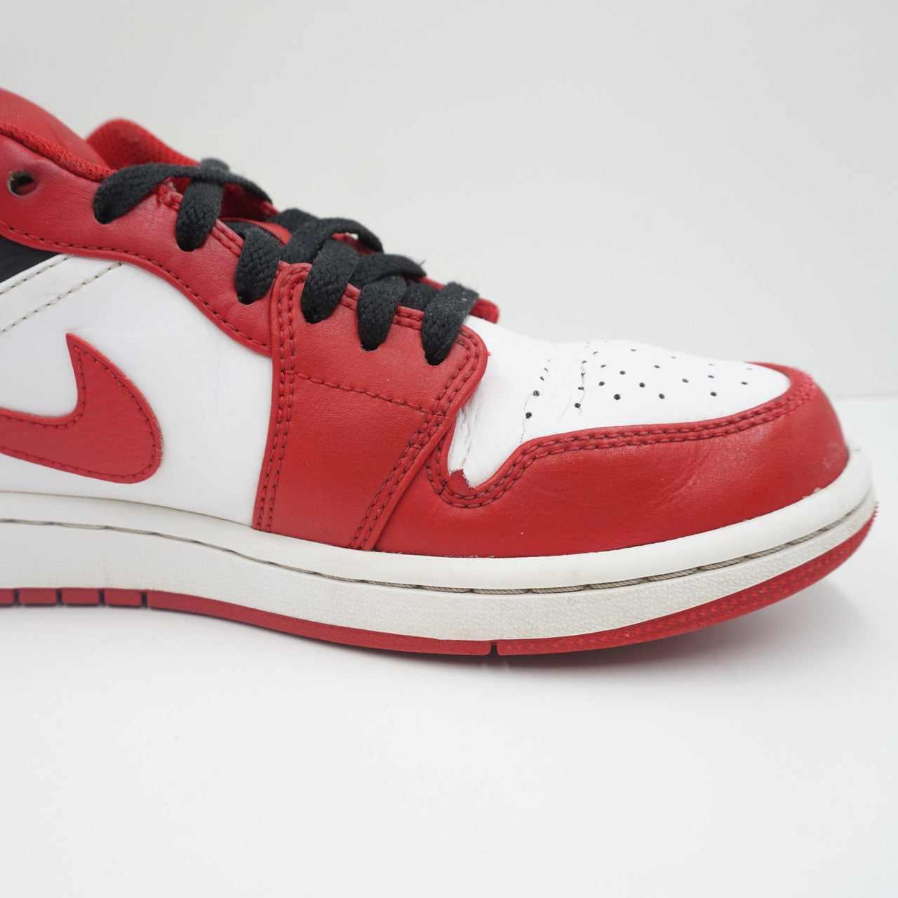 Jordan 1 Low Bulls (2022)