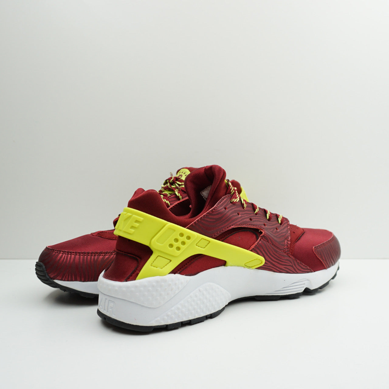 Nike Air Huarache Team Red / Volt