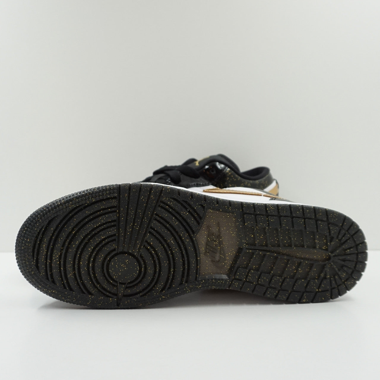 Jordan 1 Low SE Gold Toe (GS)