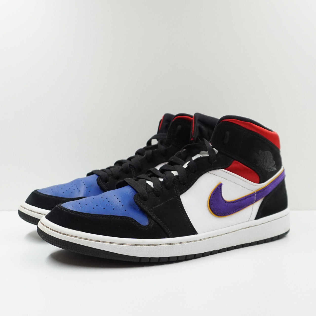 Jordan 1 mid lakers hotsell top 3 release date