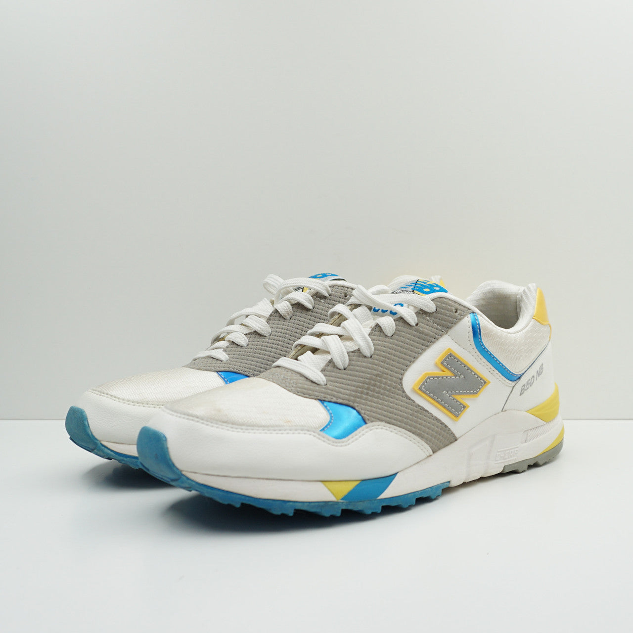 New Balance 850 Sample