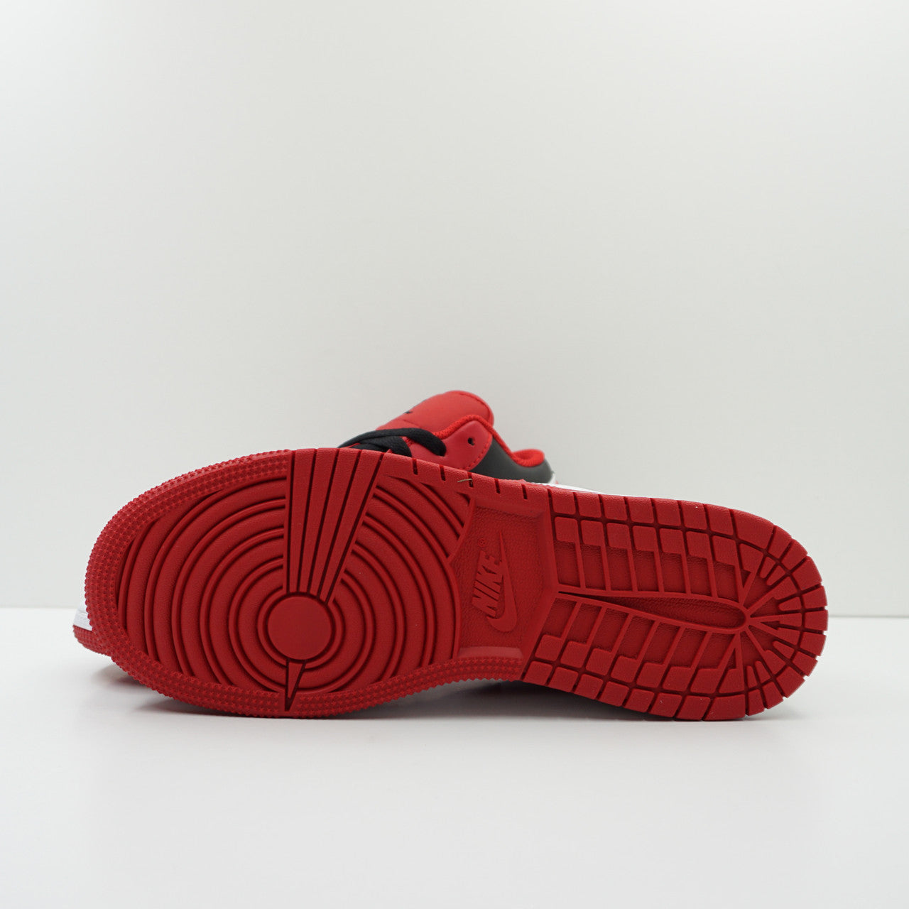 Jordan 1 Low Bulls (GS)