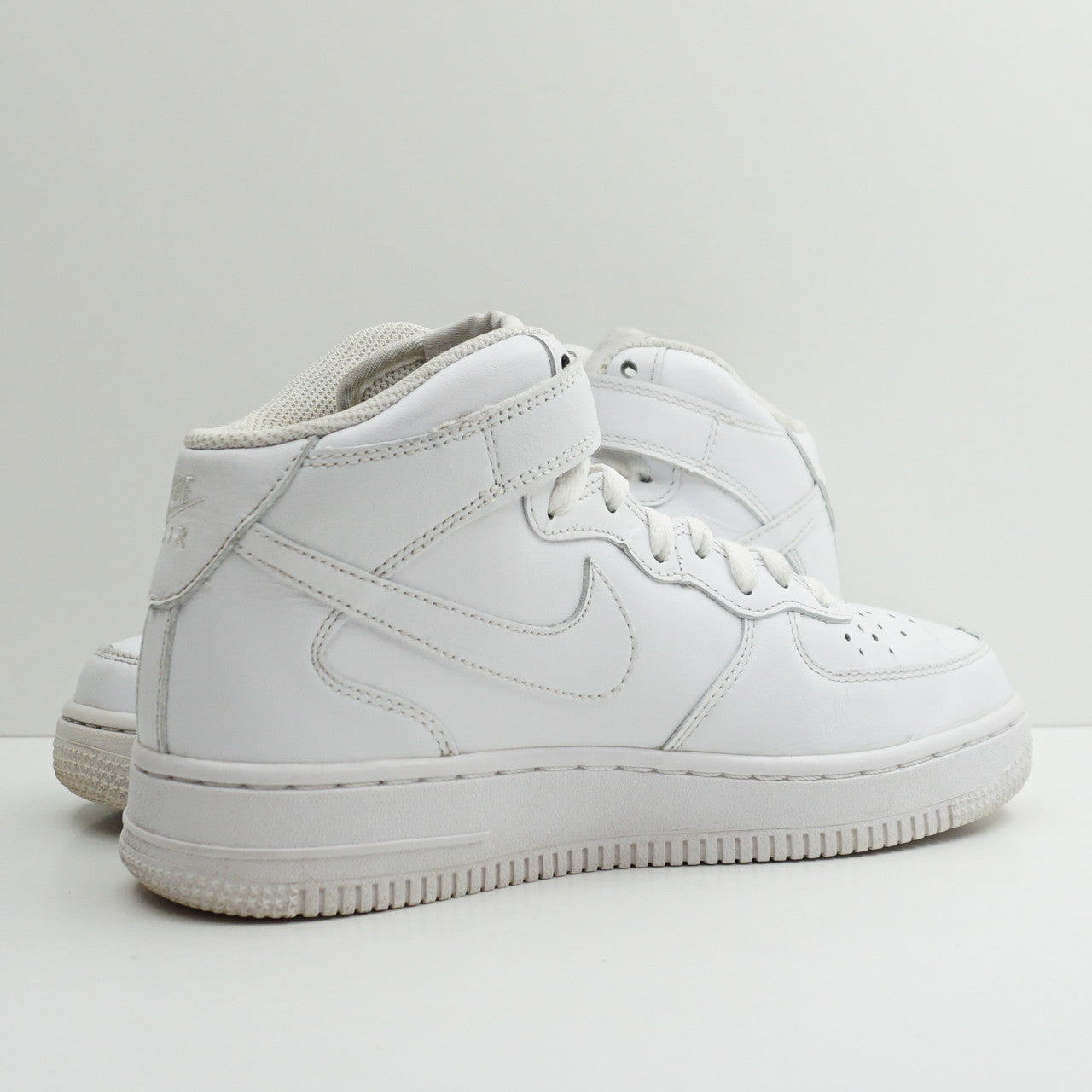 Nike Air Force 1 Mid Triple White (W)
