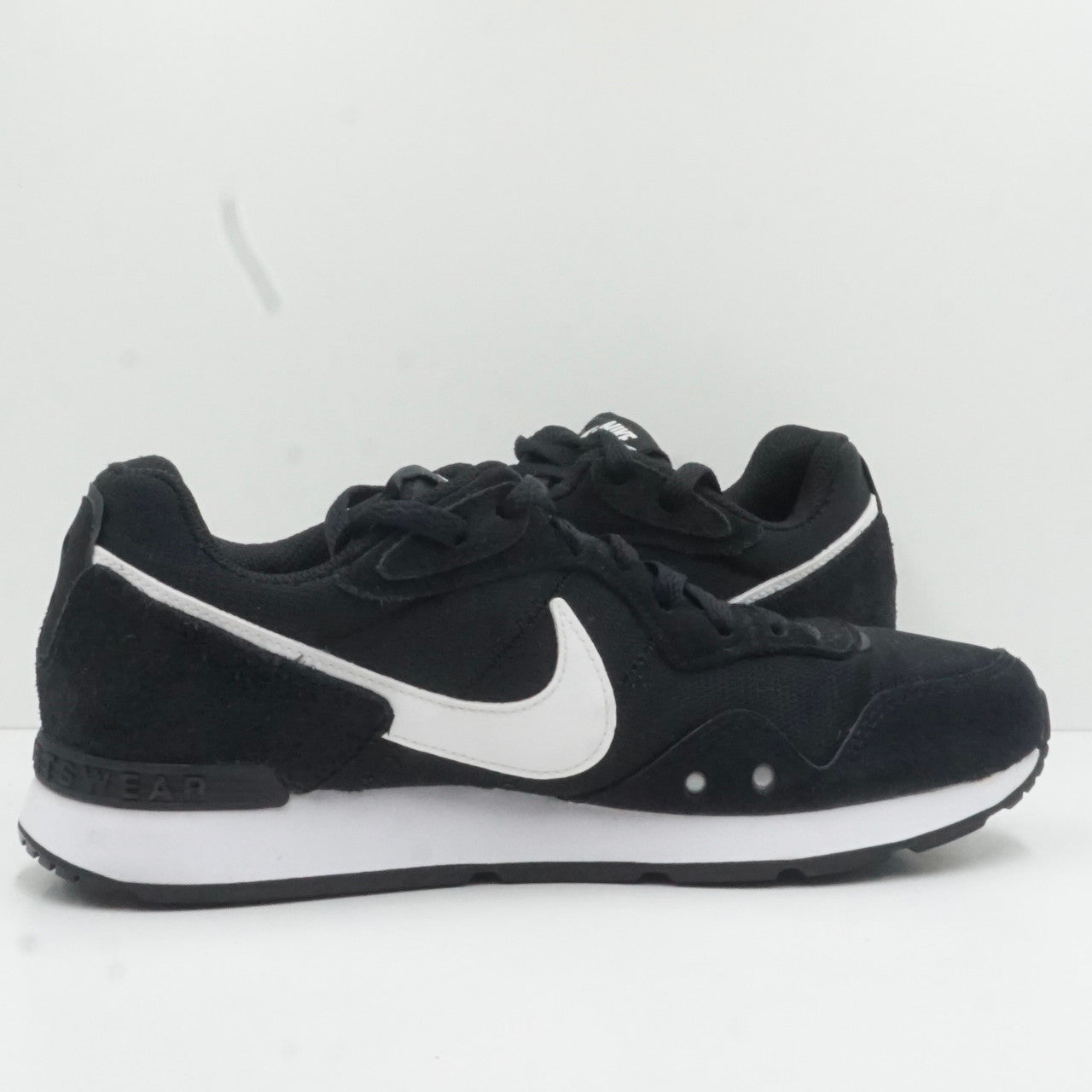 Nike Venture Runner Black (W)