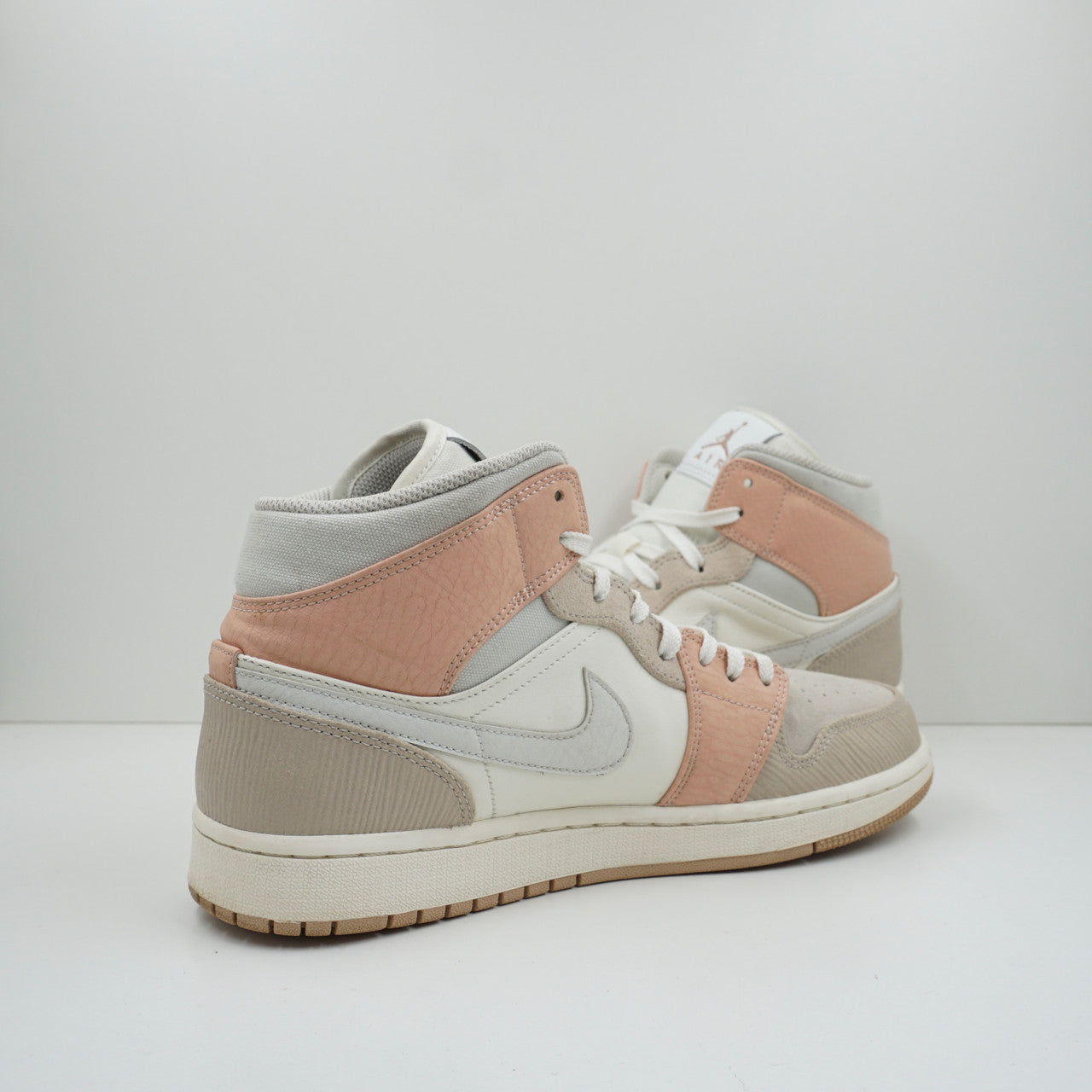 Jordan 1 Mid Milan