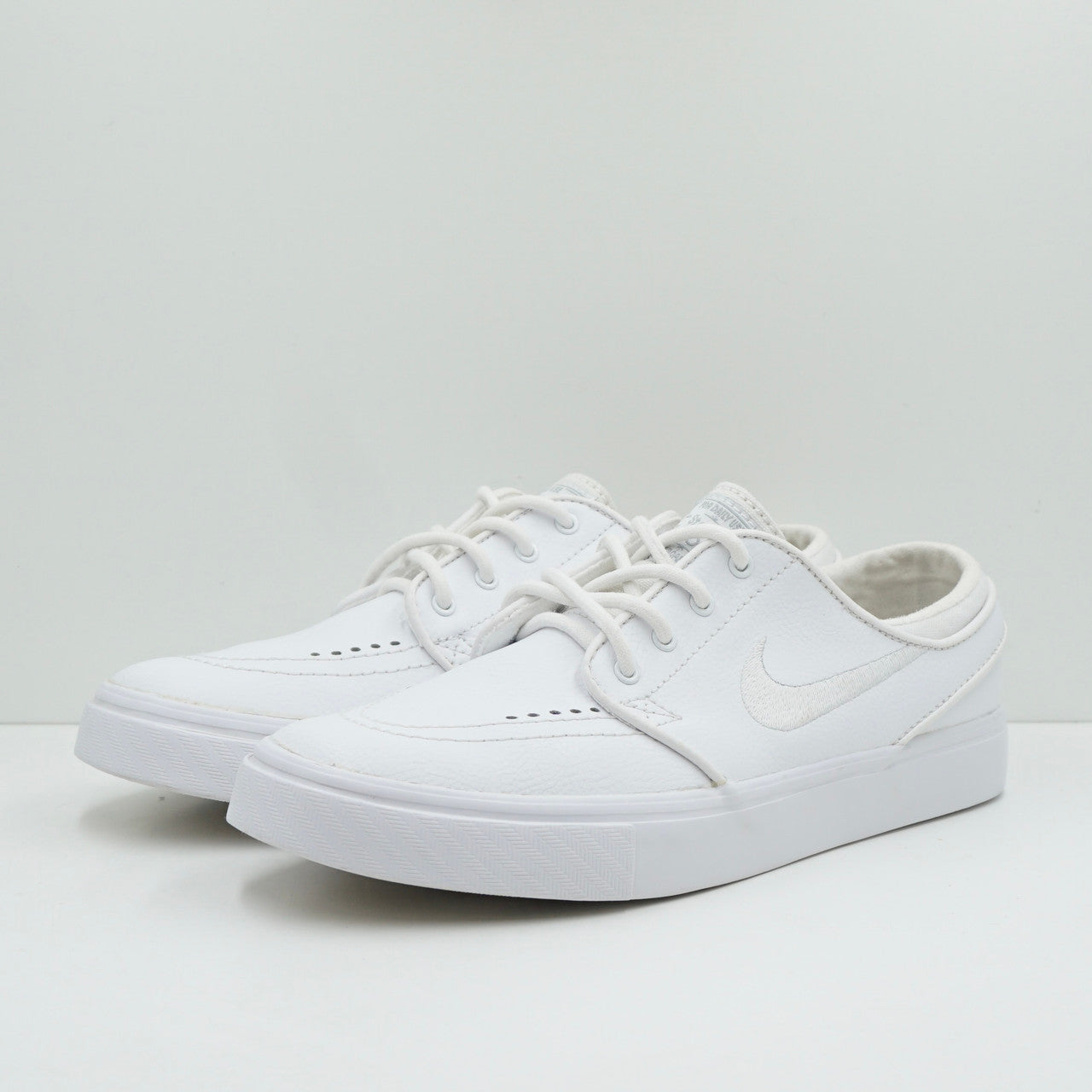 Nike janoski sb on sale white