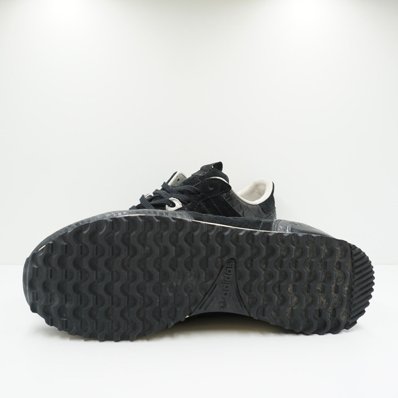 Adidas Consortium x Sneakersnstuff ZX 700 (W)