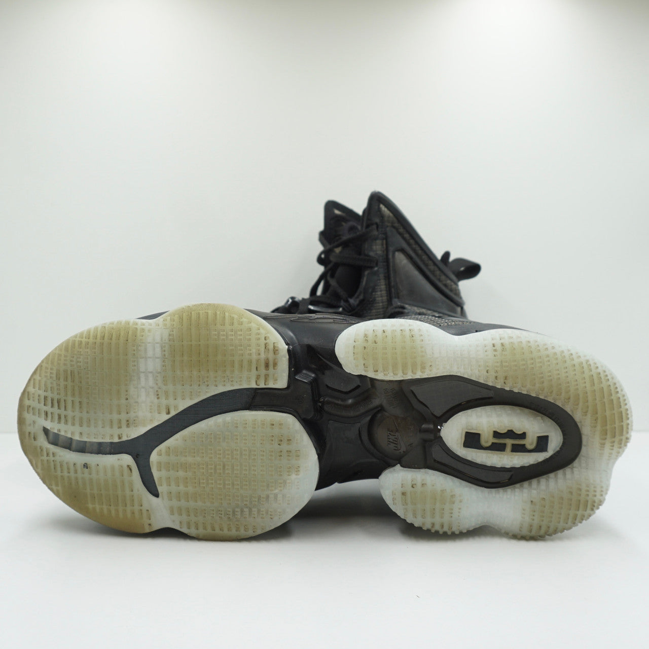 Nike LeBron 19 Black Anthracite Green Glow
