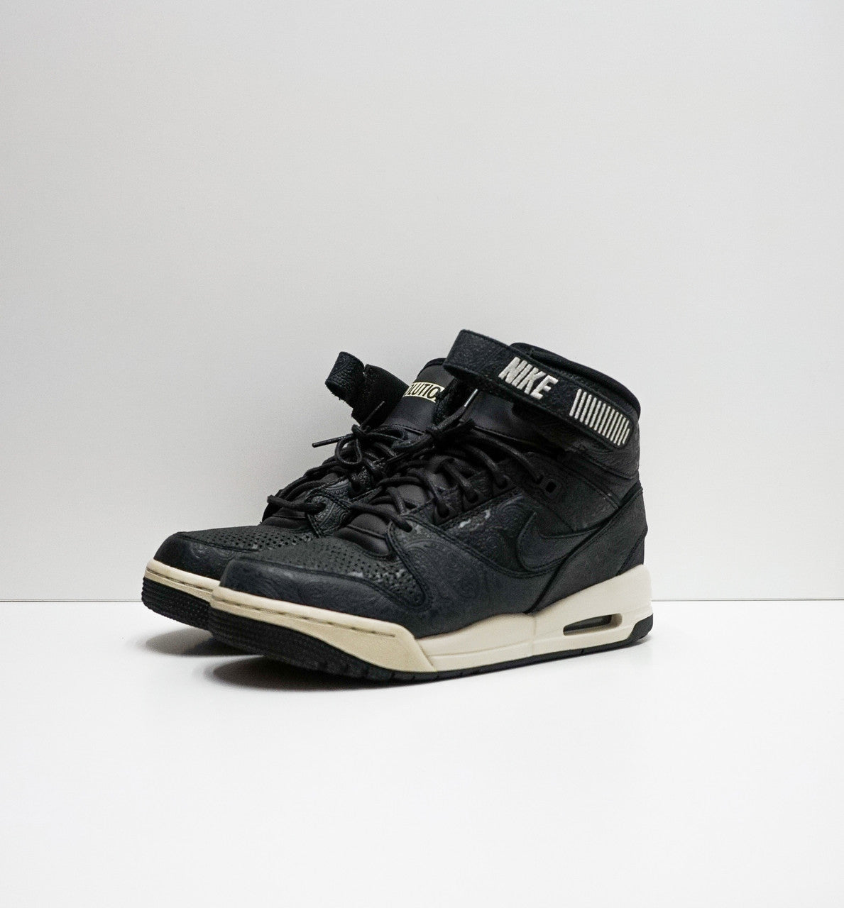 Nike Air Revolution Premium Essential (W)