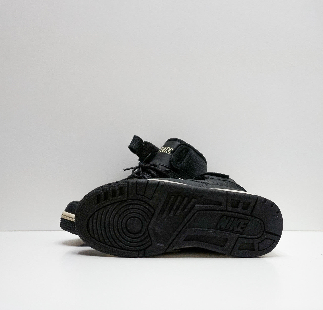 Nike Air Revolution Premium Essential (W)