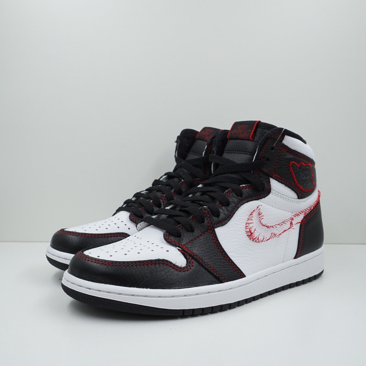 Jordan 1 Retro High Defiant White Black Gym Red
