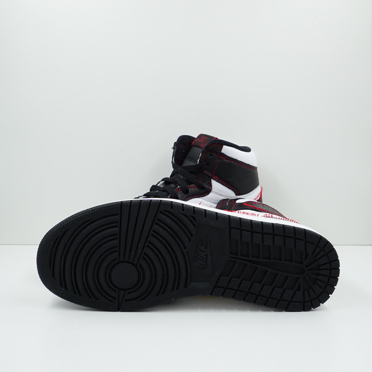 Jordan 1 Retro High Defiant White Black Gym Red