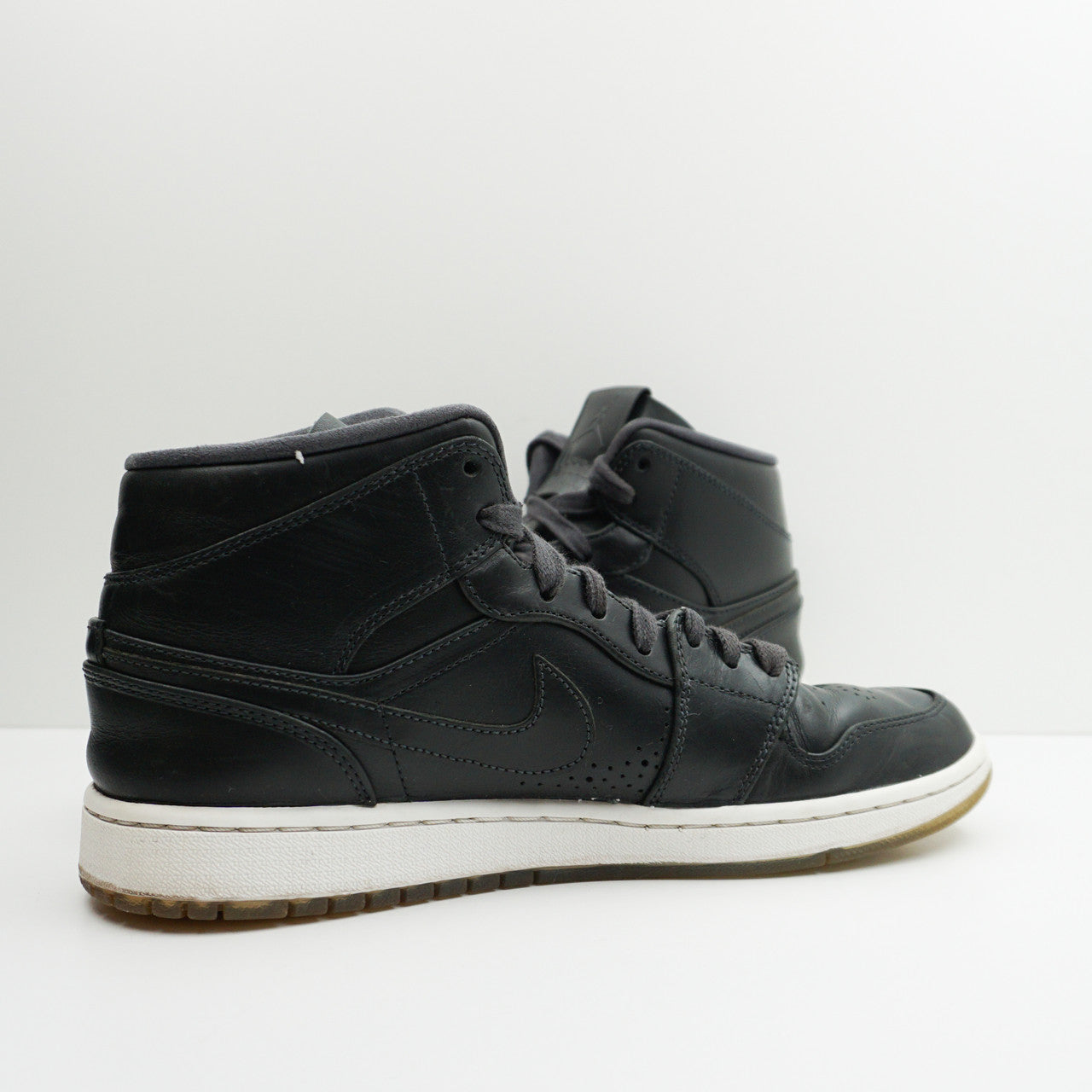 Jordan 1 Mid Nouveau Black Ice