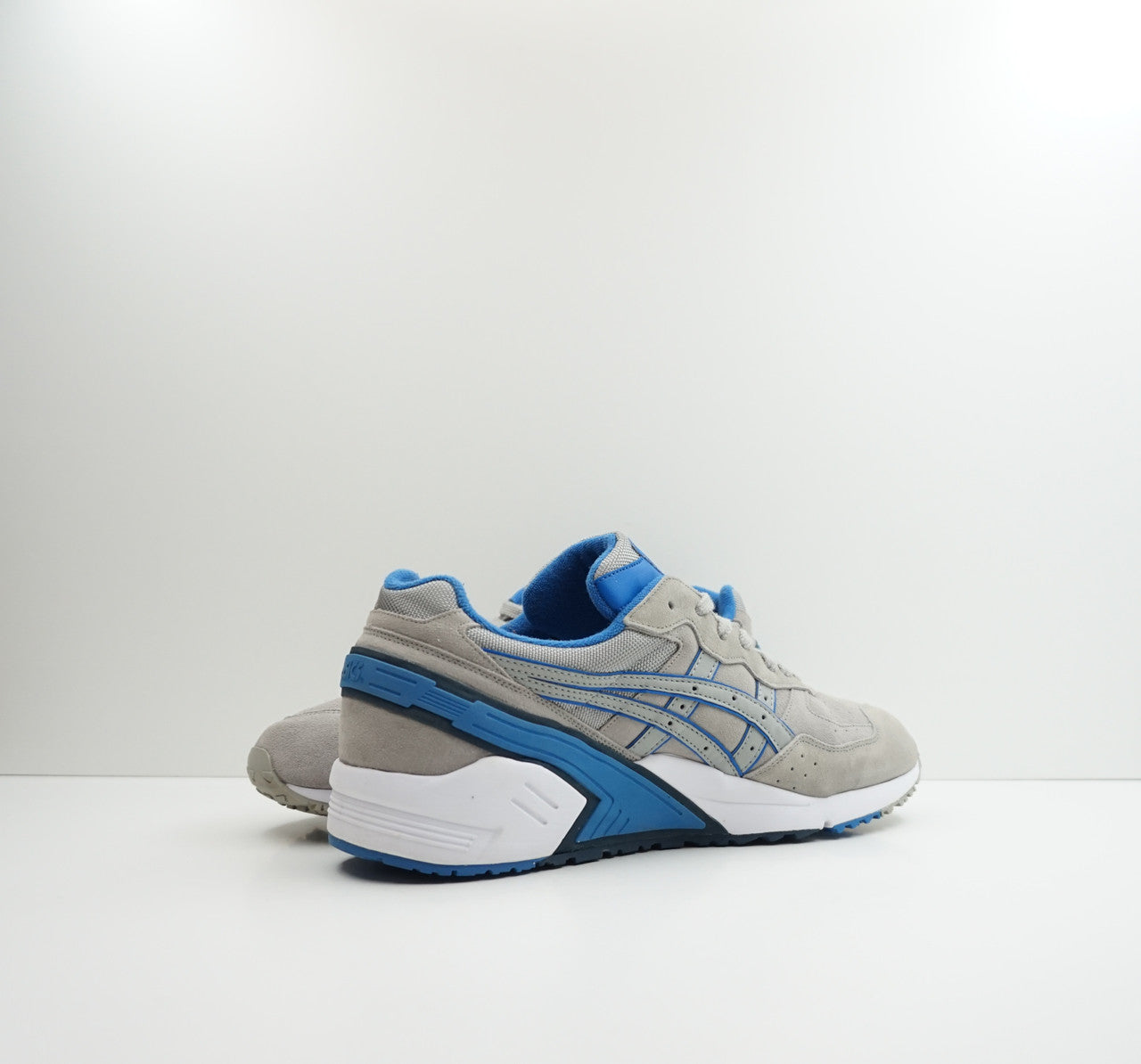 Asics Photo Sample