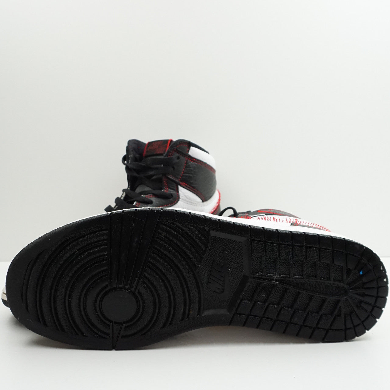 Jordan 1 Retro High Defiant White Black Gym Red