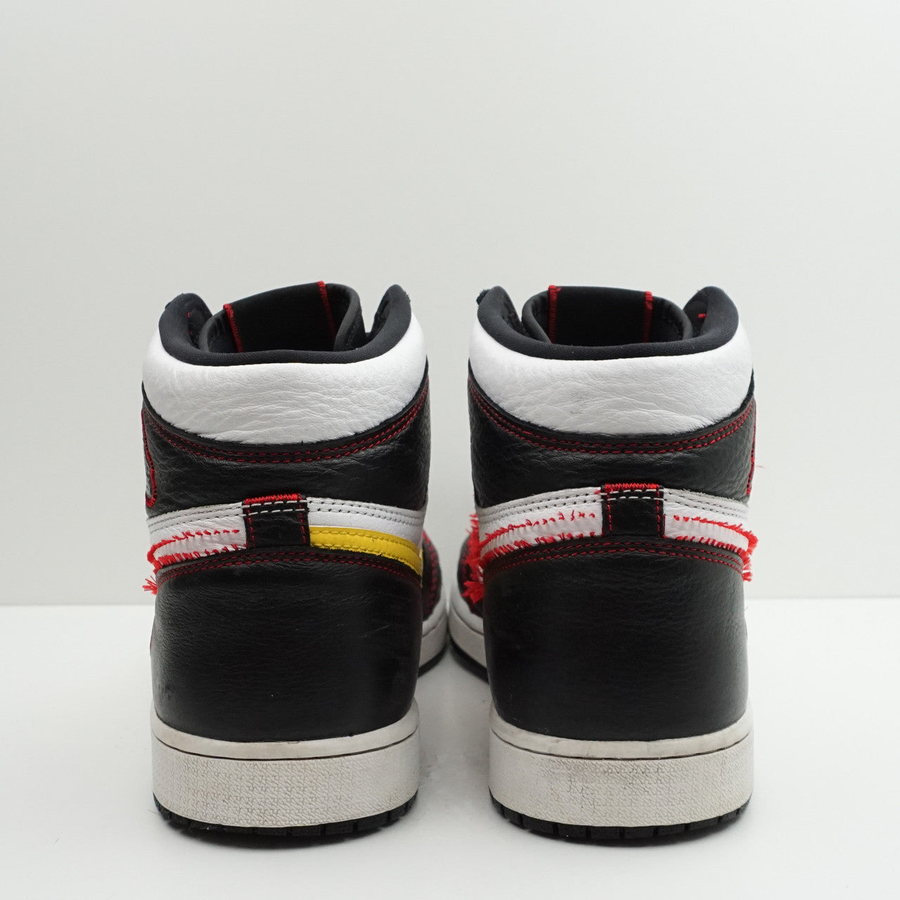 Jordan 1 Retro High Defiant White Black Gym Red