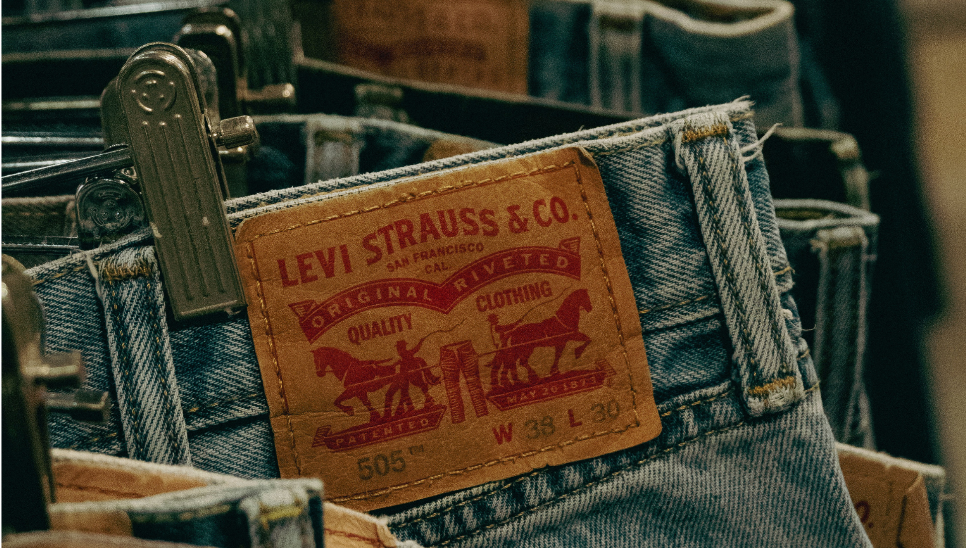 How Do Levi’s Jeans Fit? Complete Levi’s Size Guide