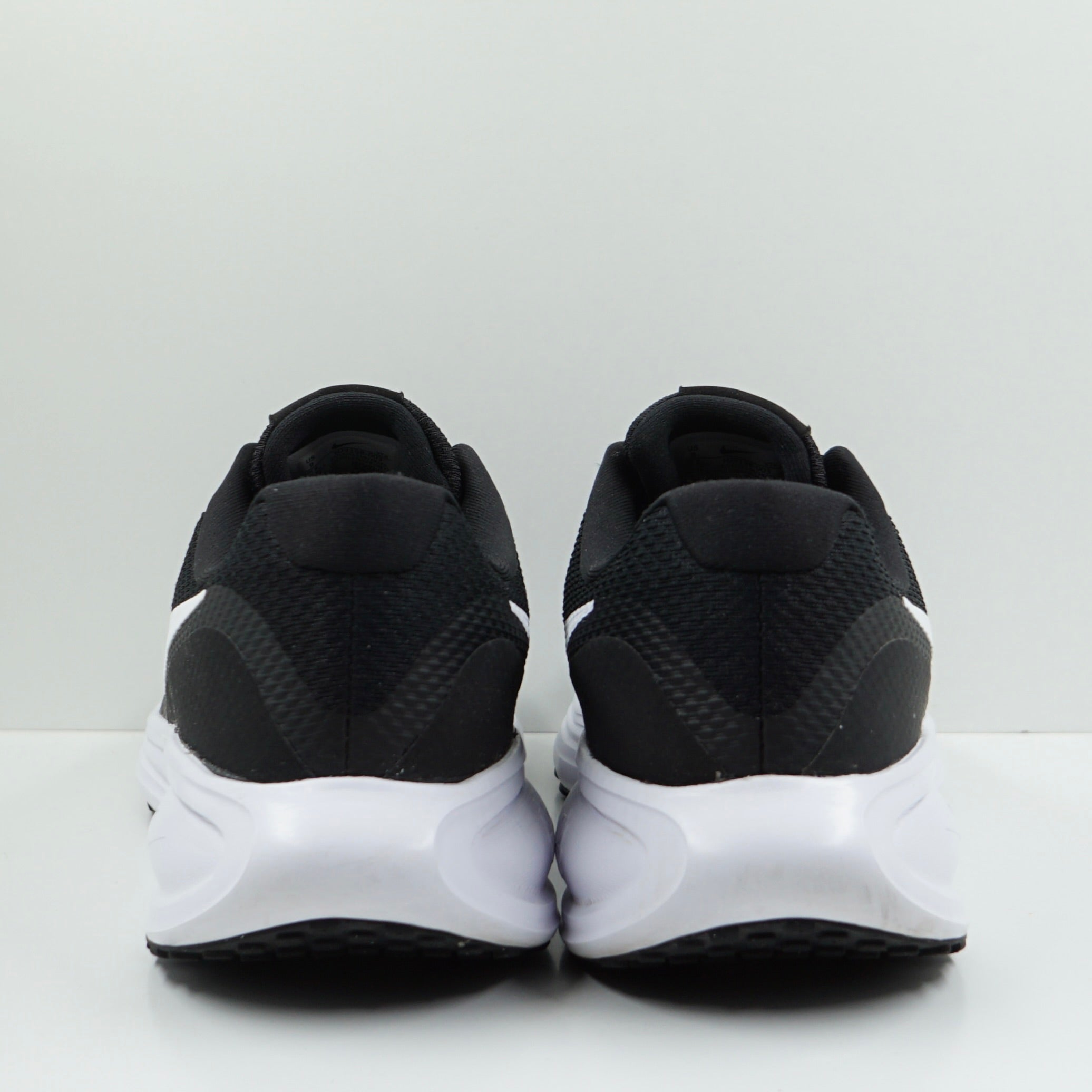Nike Revolution 8 Black White