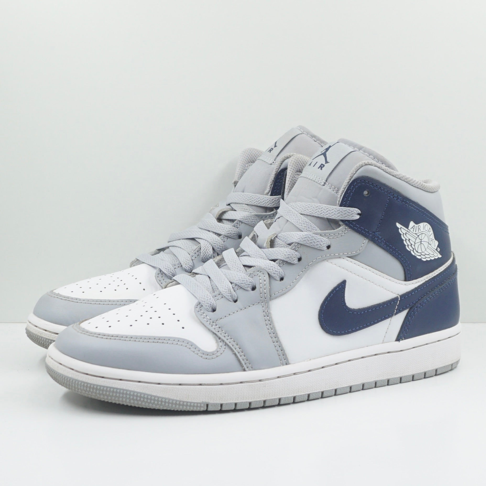 Jordan 1 Mid Wolf Grey Midnight Navy