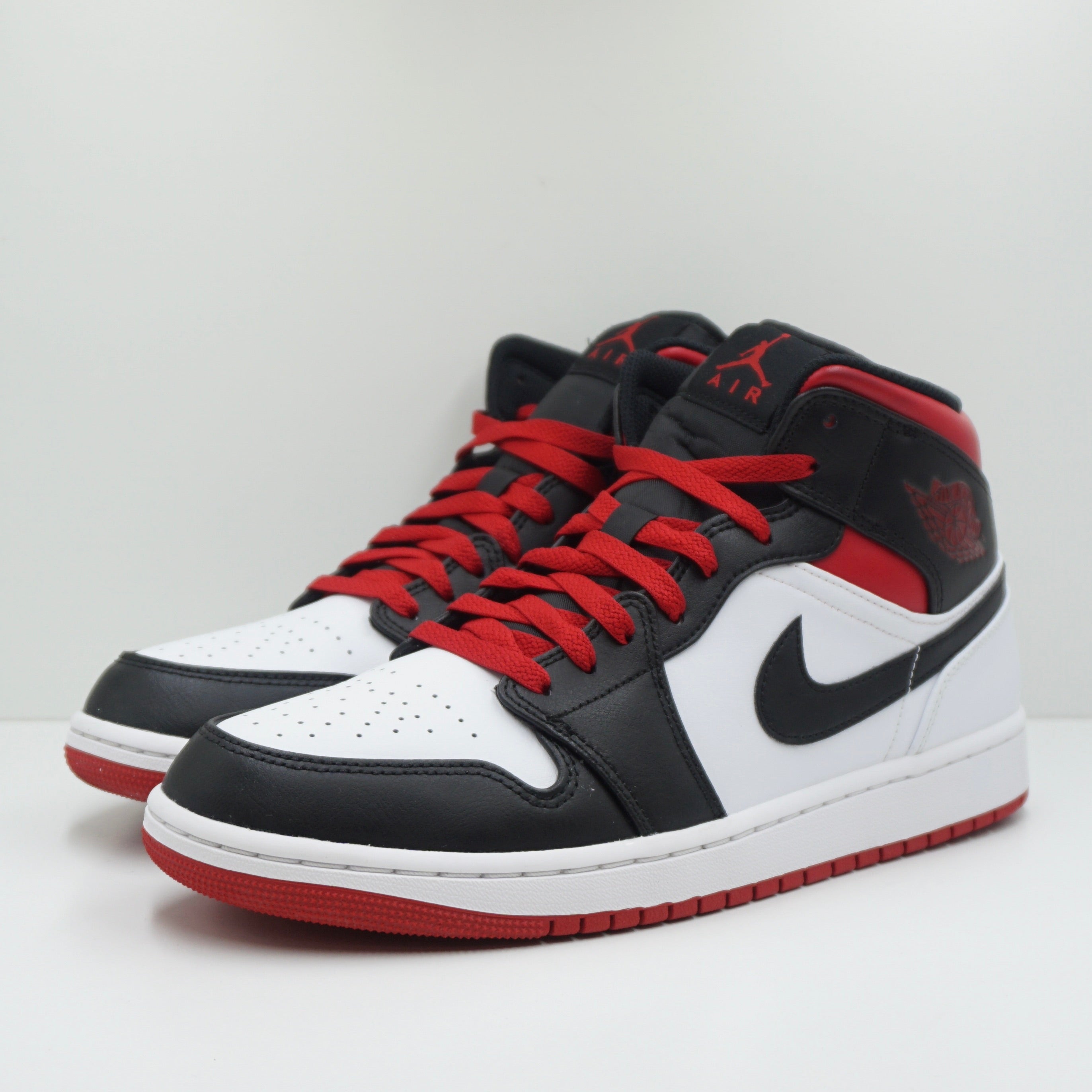 Jordan 1 Mid Gym Red Black Toe