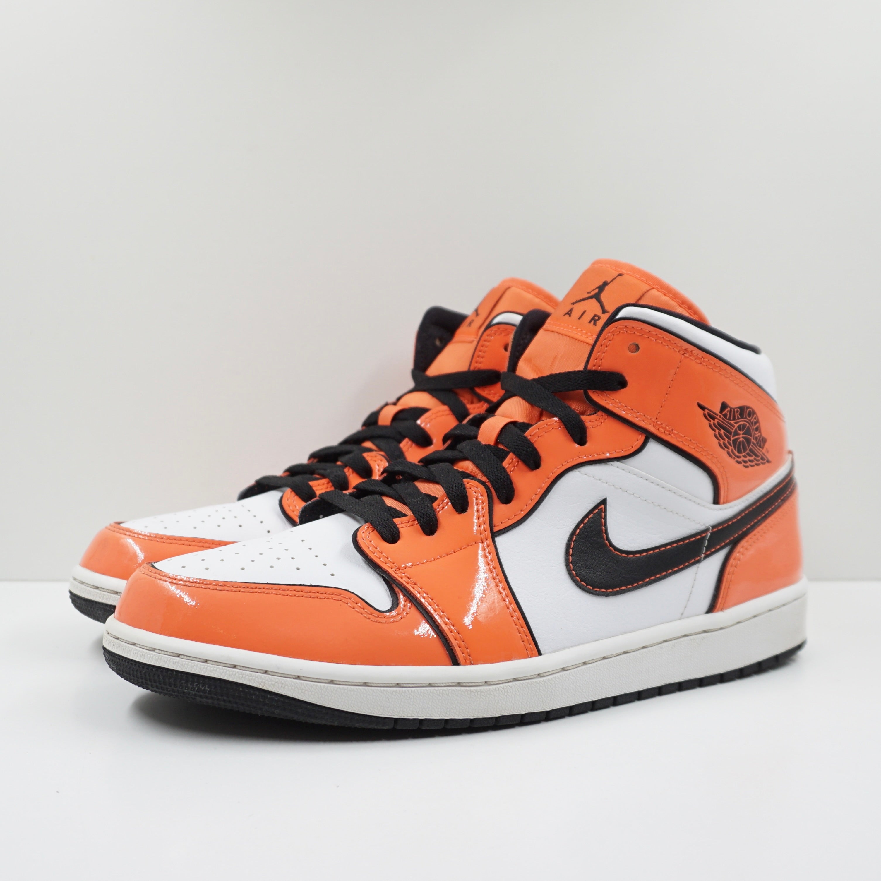 Jordan 1 Mid SE Turf Orange