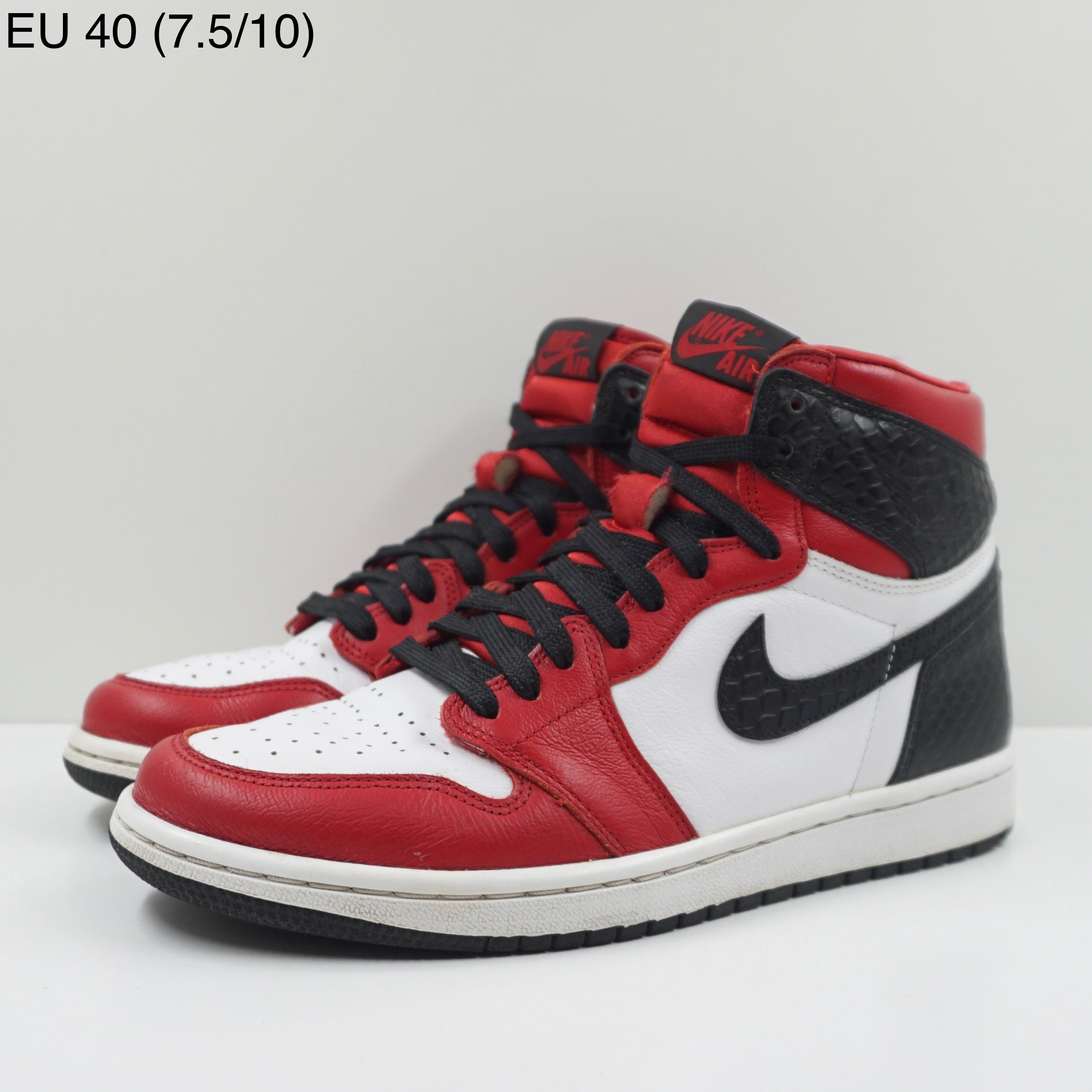 Jordan 1 Retro High Satin Snake Chicago (W)