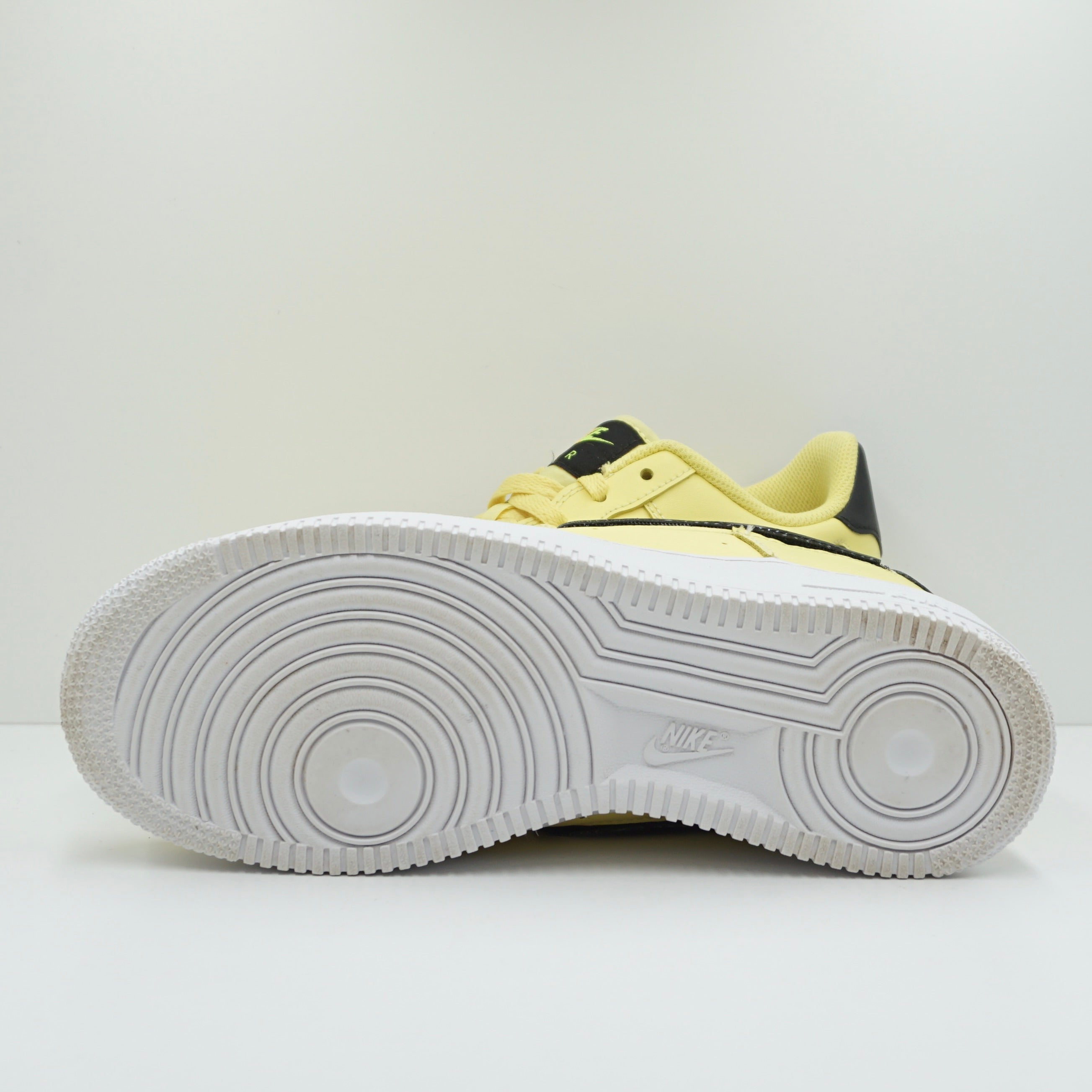 Nike air force yellow pulse best sale