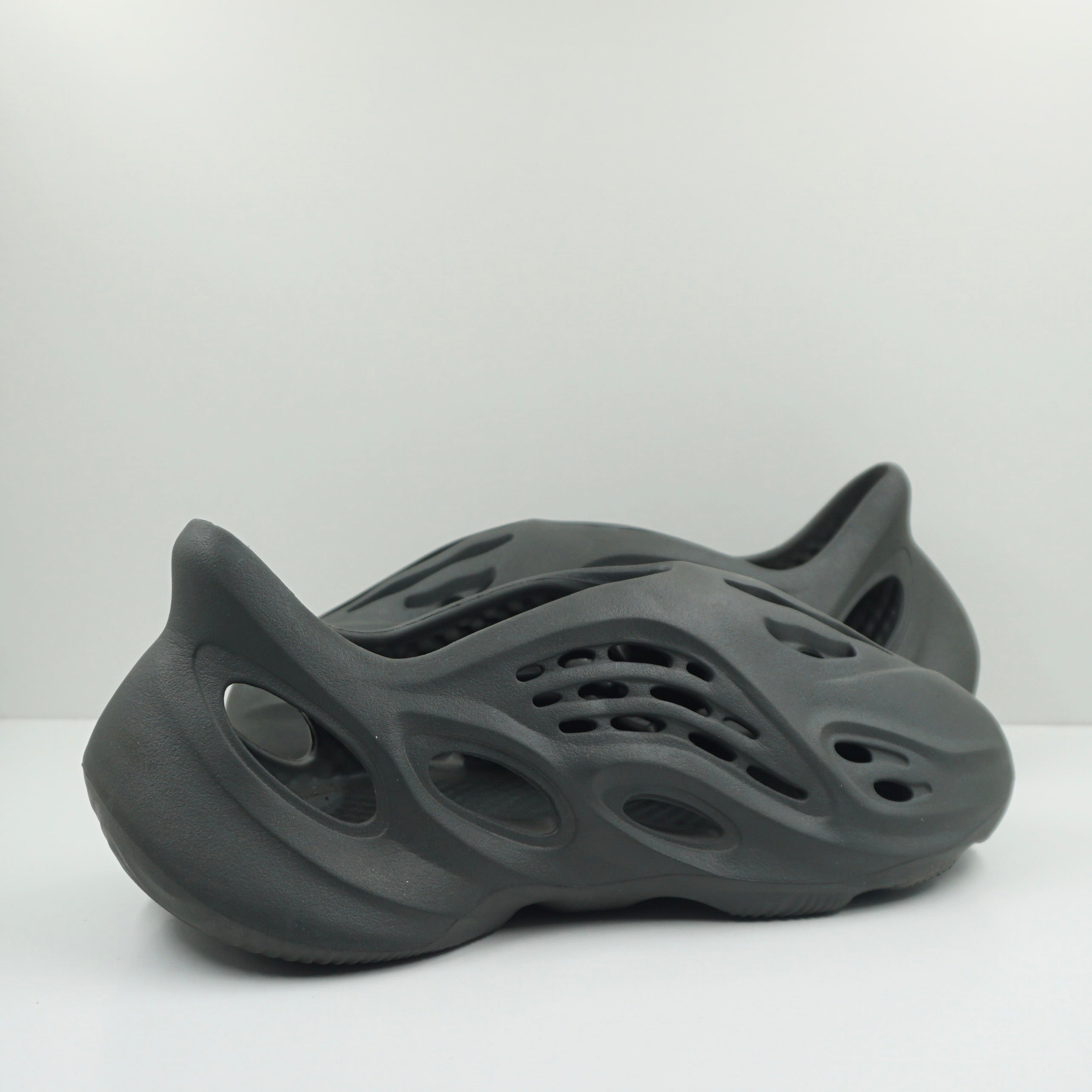 Adidas Yeezy Foam RNNR Carbon