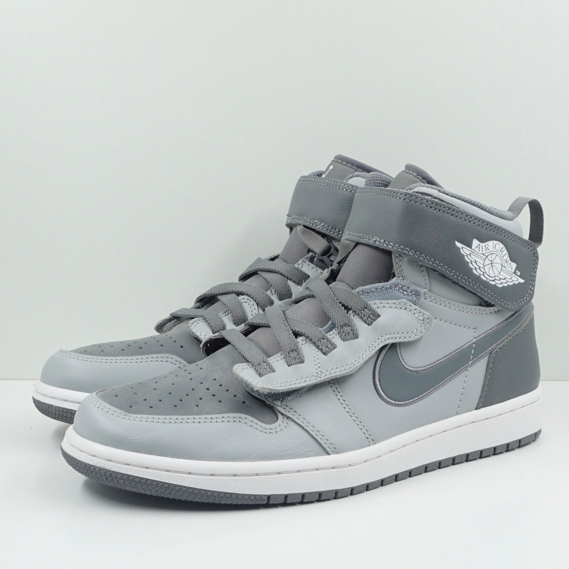Jordan 1 High FlyEase Light Smoke Grey