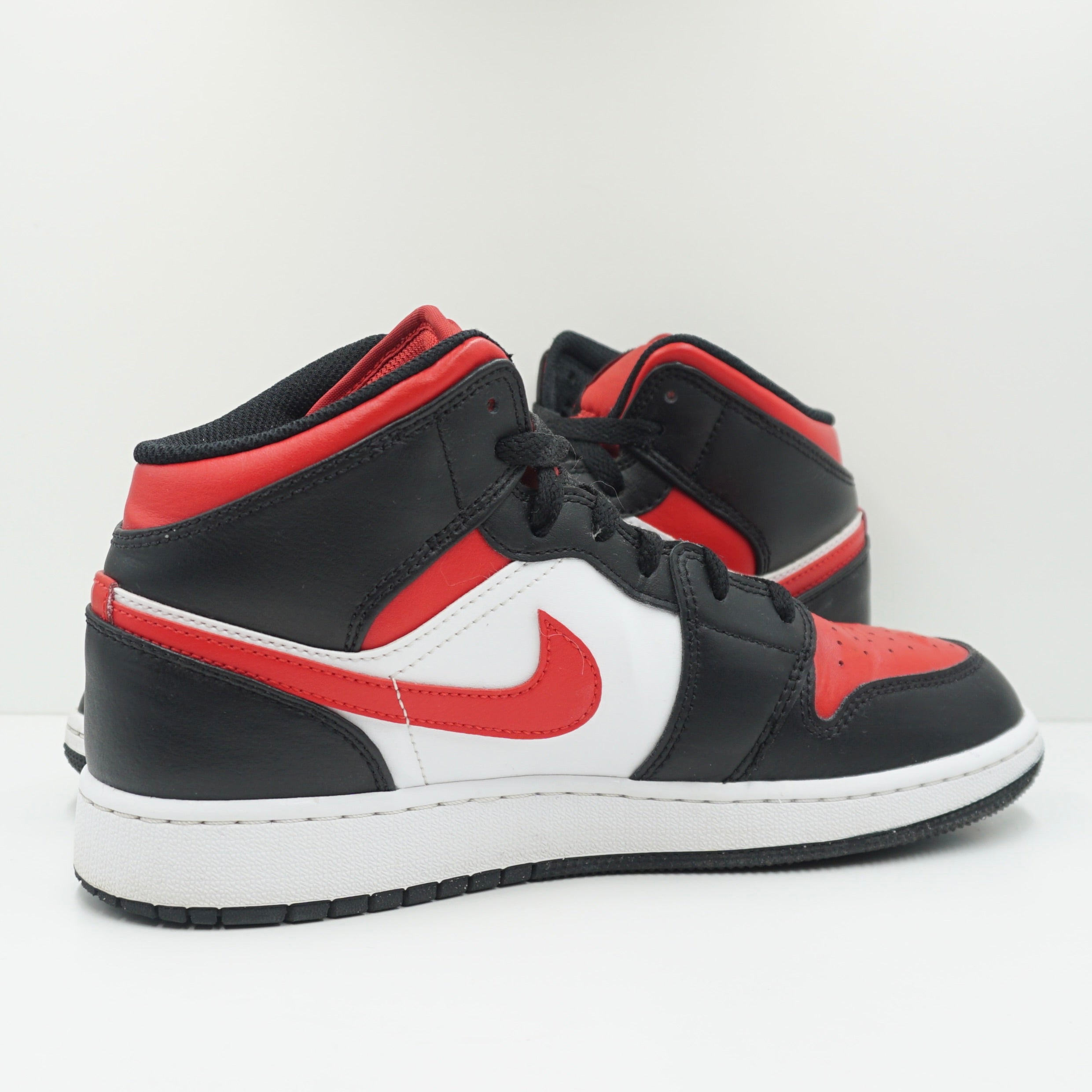 Jordan 1 Mid Black Fire Red (GS)