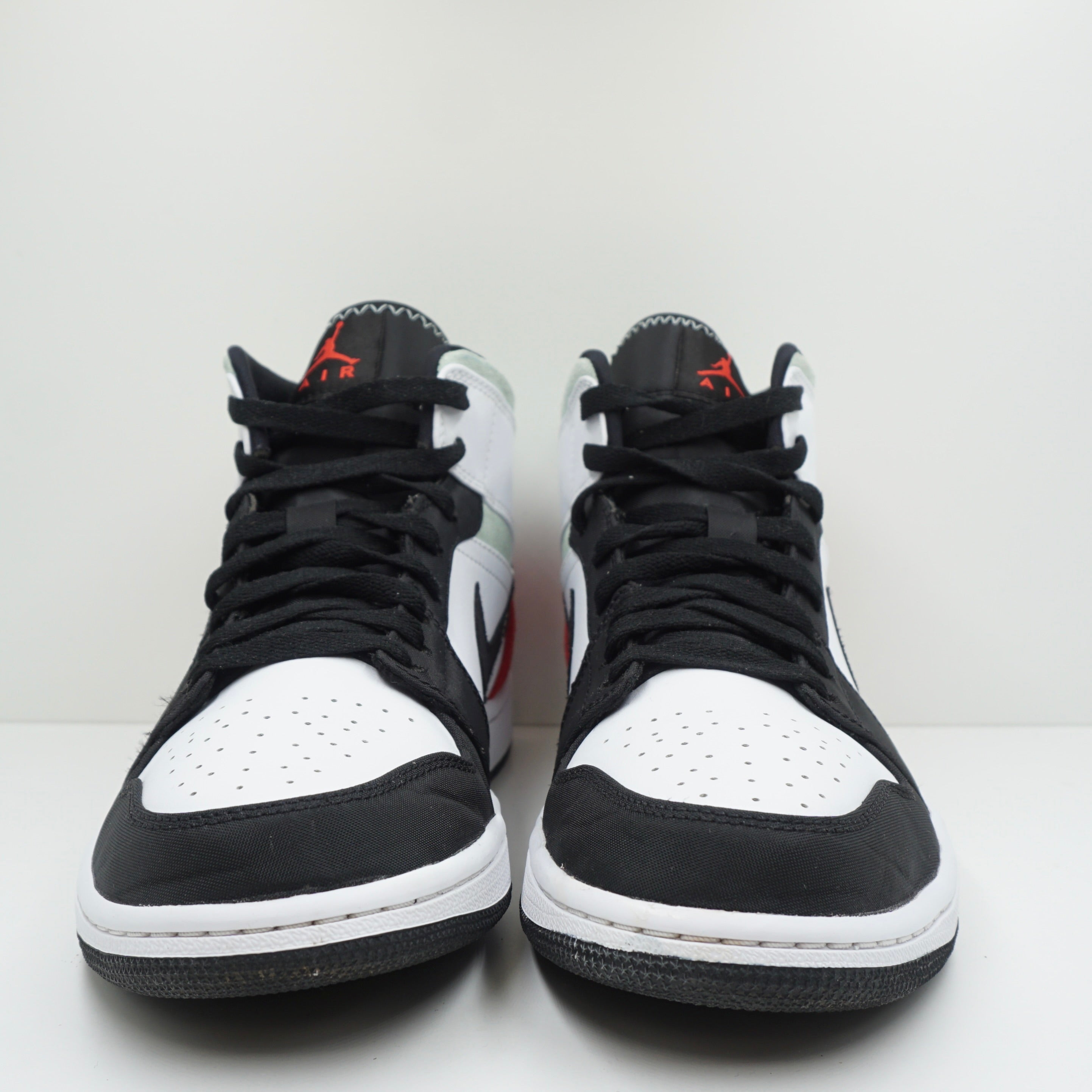 Jordan 1 Mid SE Red Black Toe