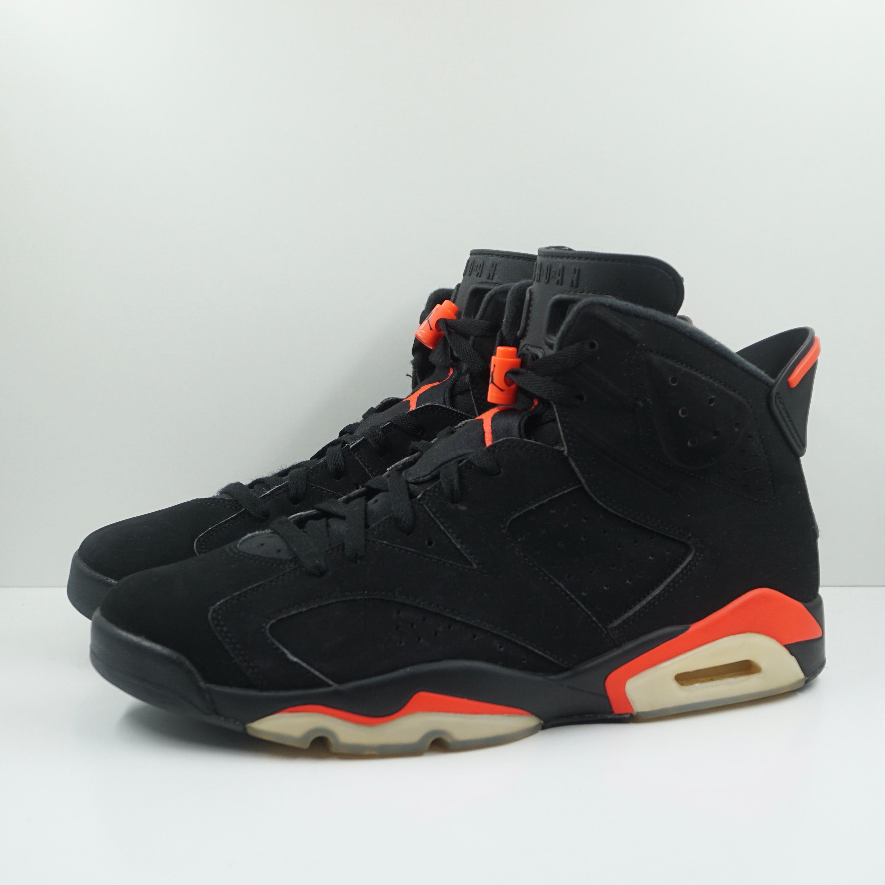 Jordan Retro Black Infrared (2019)