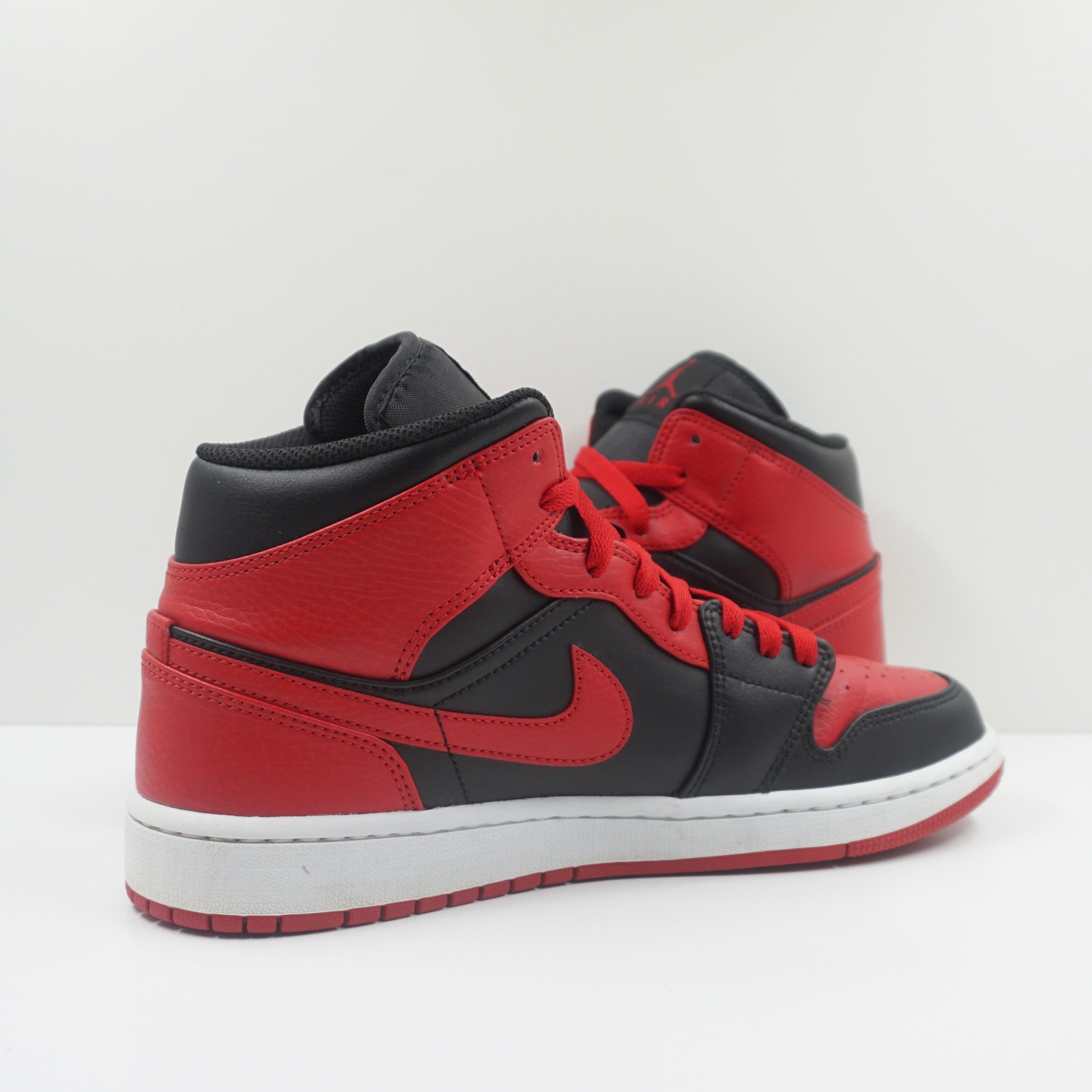 Jordan 1 Mid Bred Banned (2020)