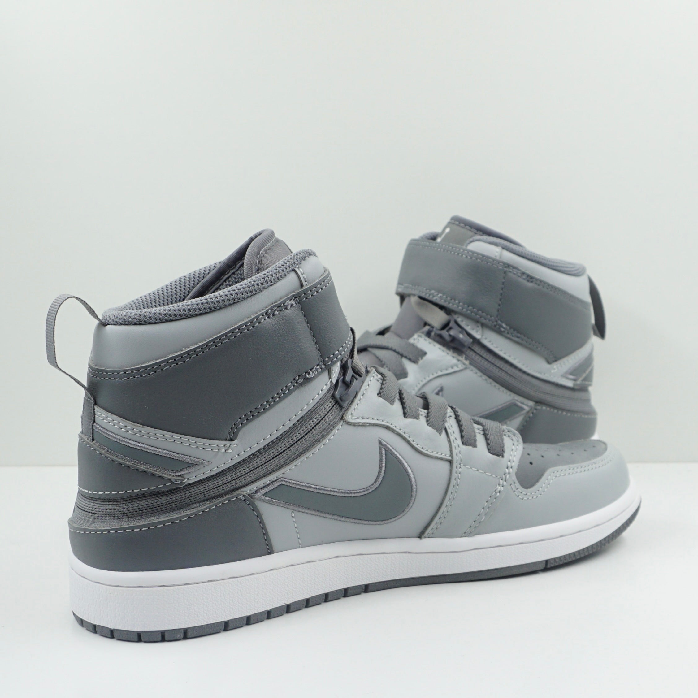 Jordan 1 High FlyEase Light Smoke Grey
