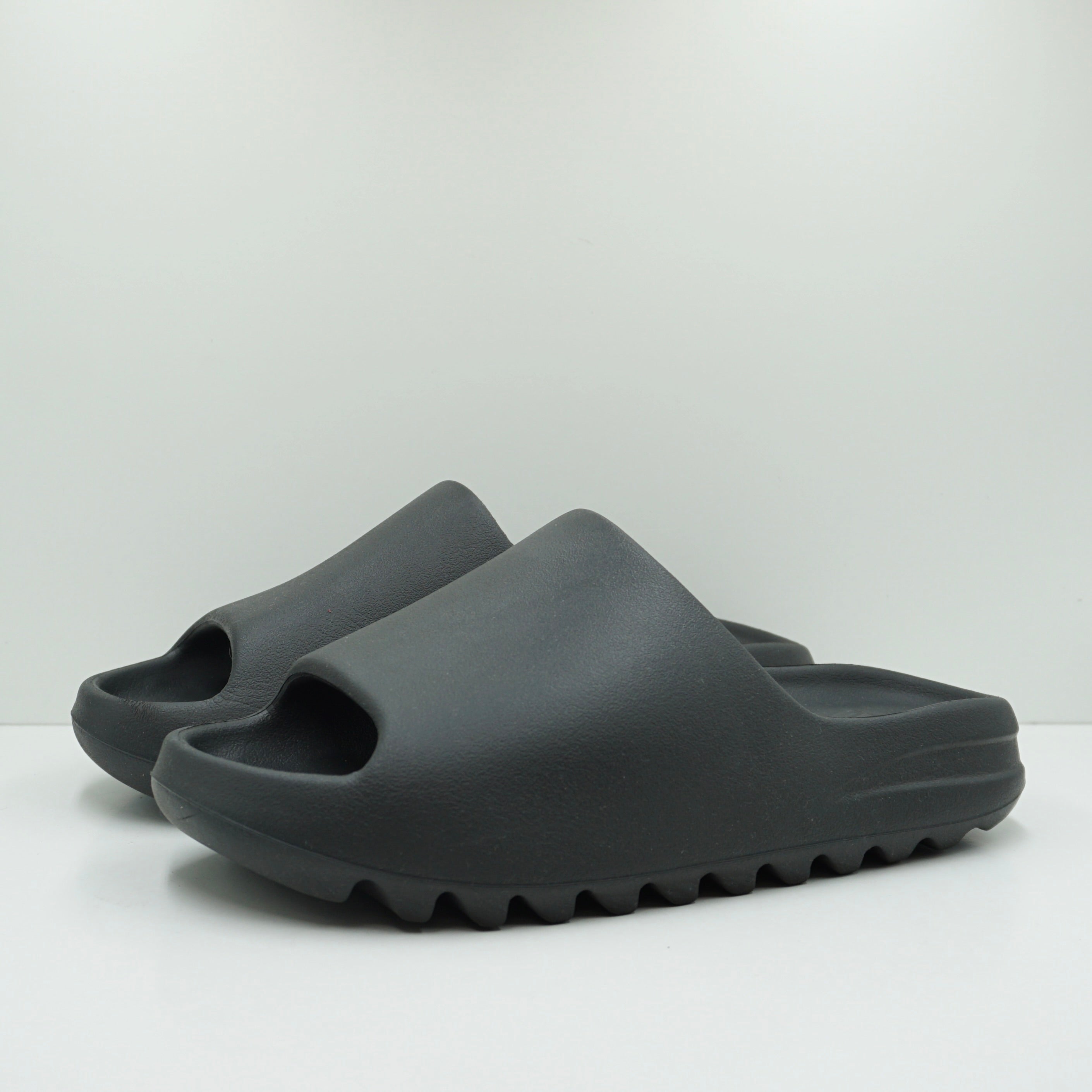 adidas yeezy slippers black