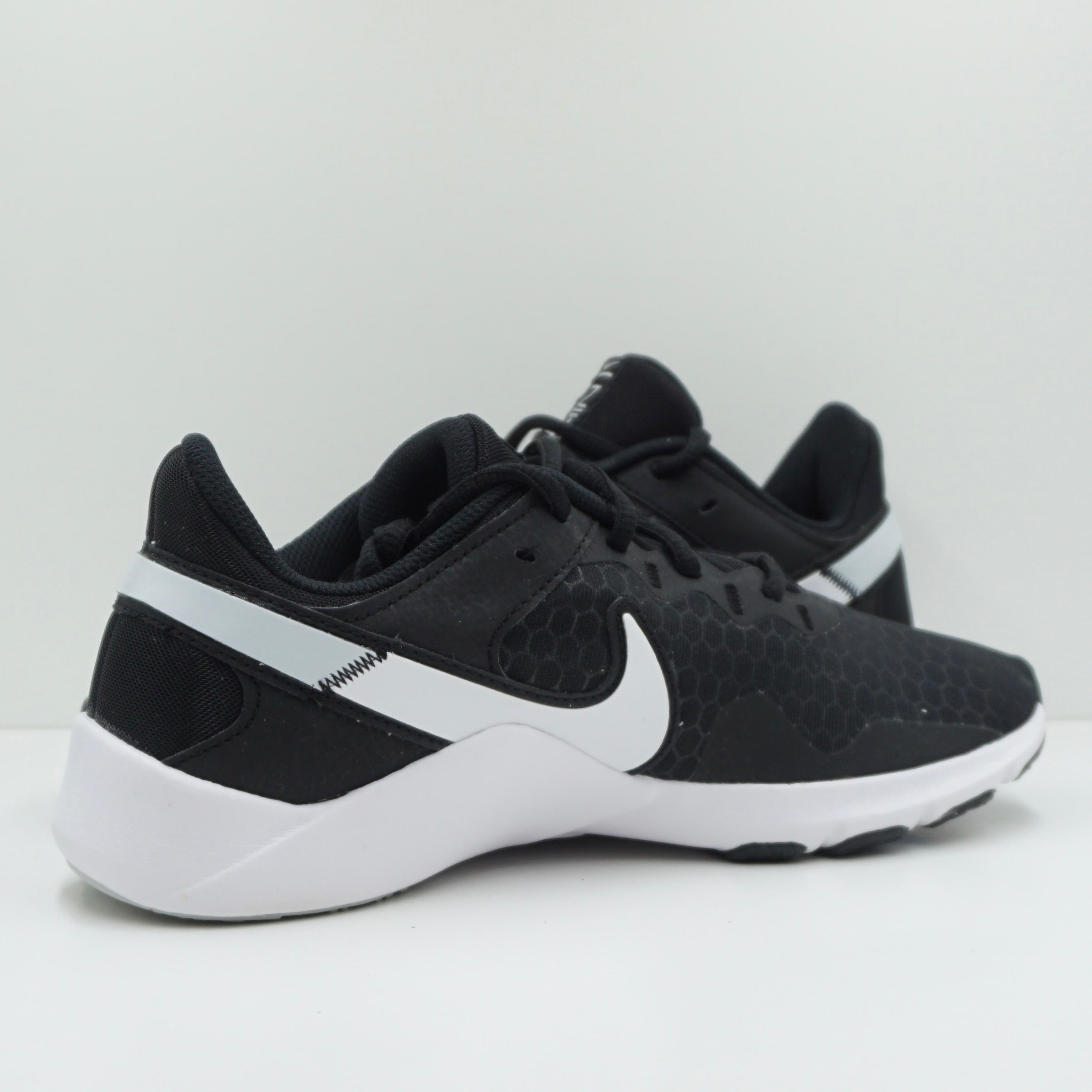 Nike Legend Essential 2 Black (W)