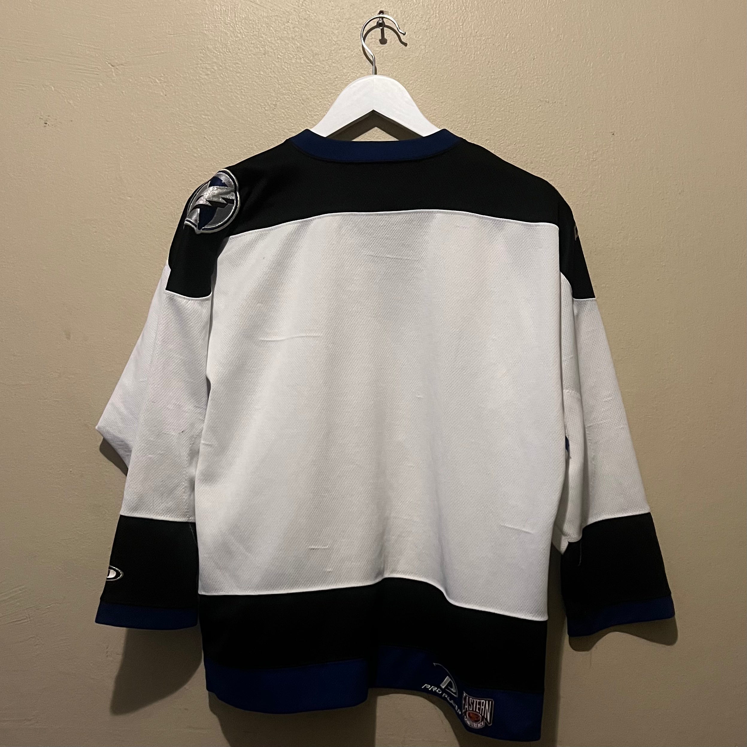 Pro Player Tampa Bay Lightning NHL Jersey (Youth)