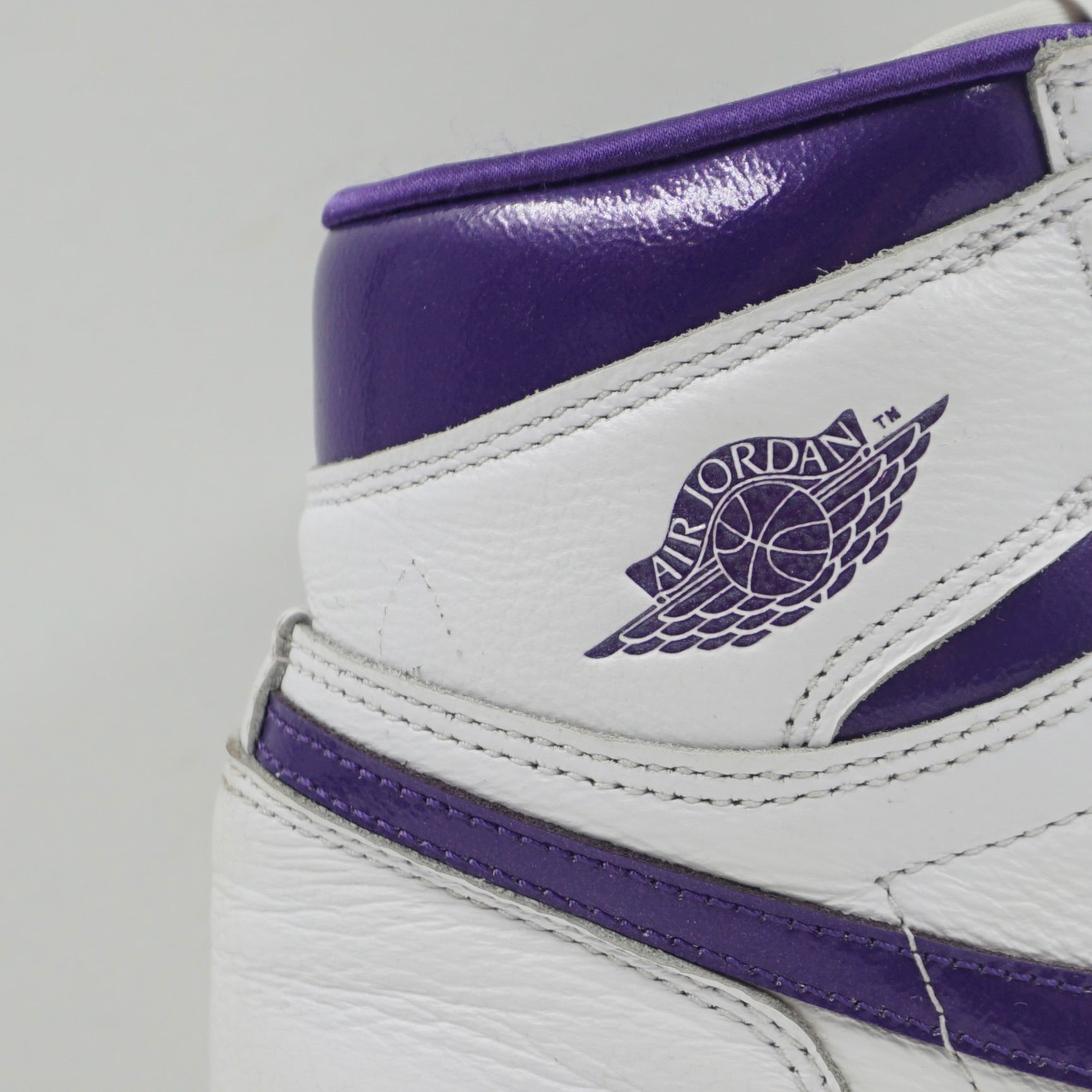 Jordan 1 Retro High Court Purple (W)