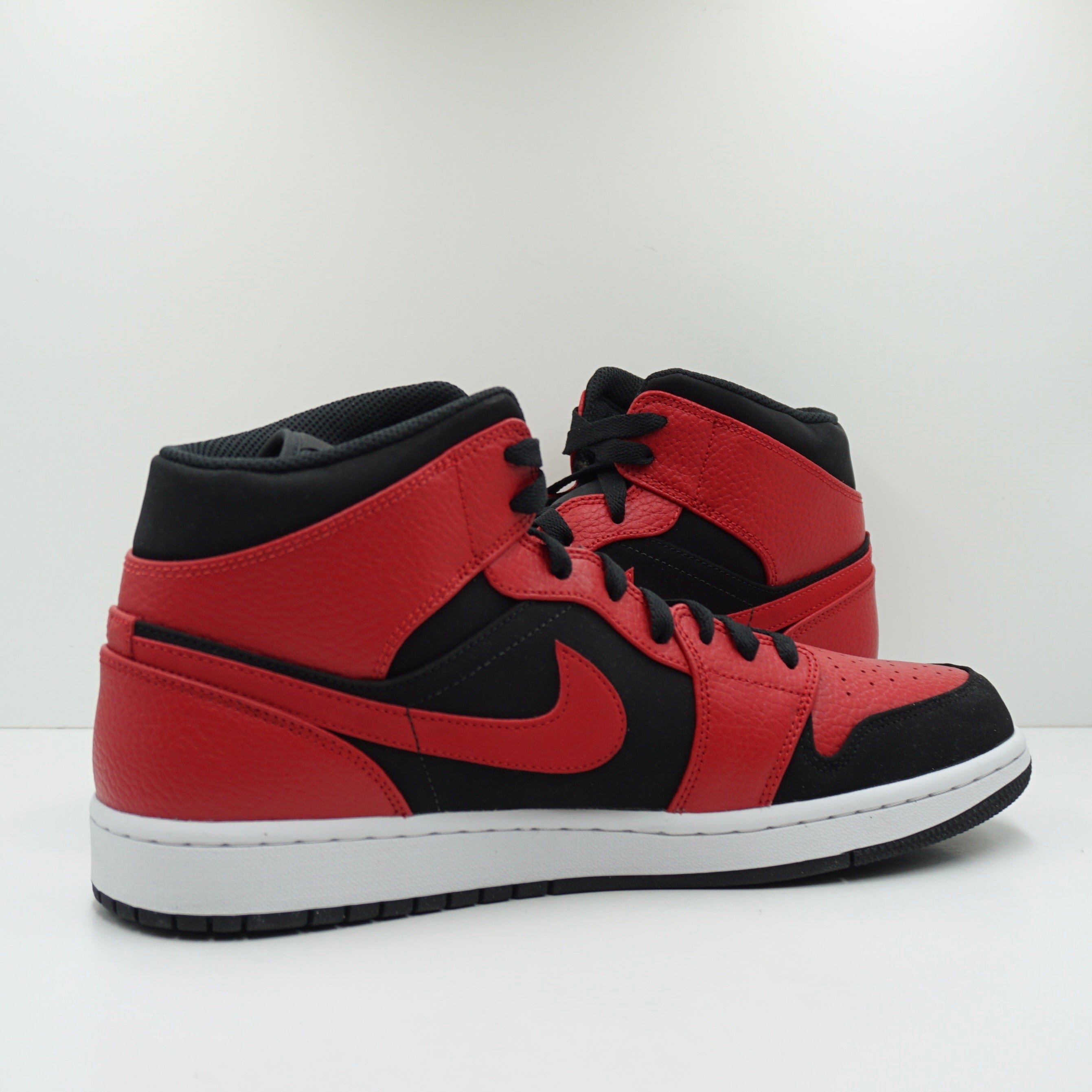 Jordan 1 Mid Reverse Bred