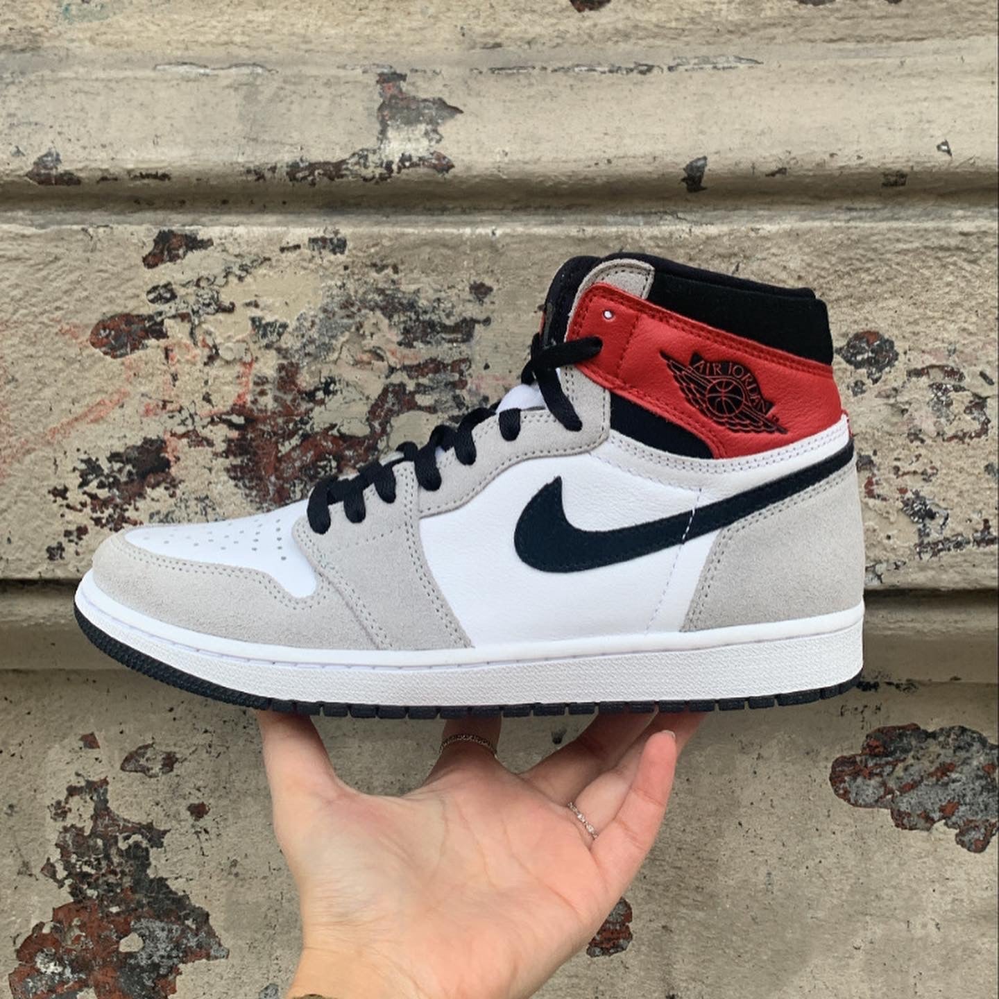 Jordan 1 Retro High Light Smoke Grey