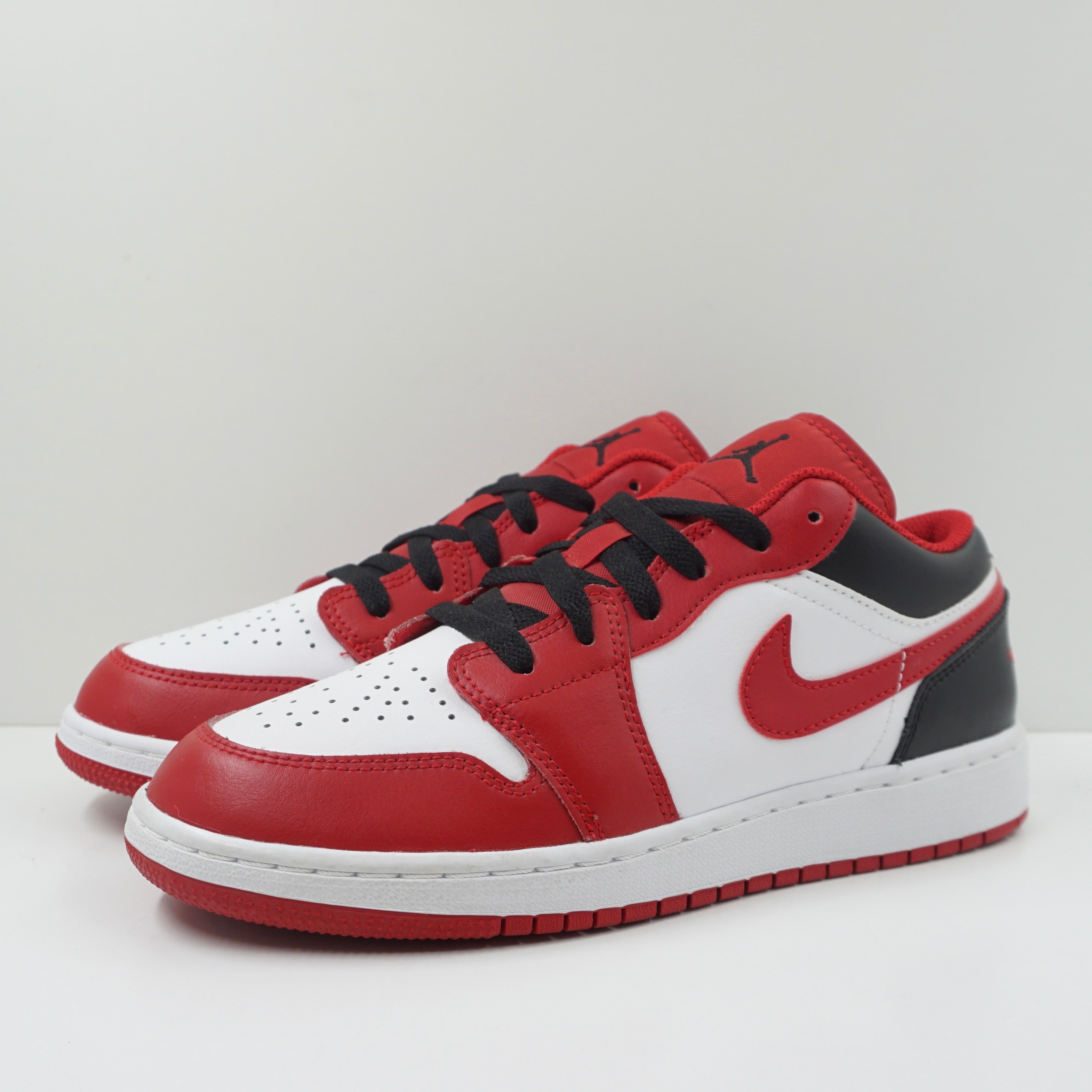 Jordan 1 Low Bulls (GS)