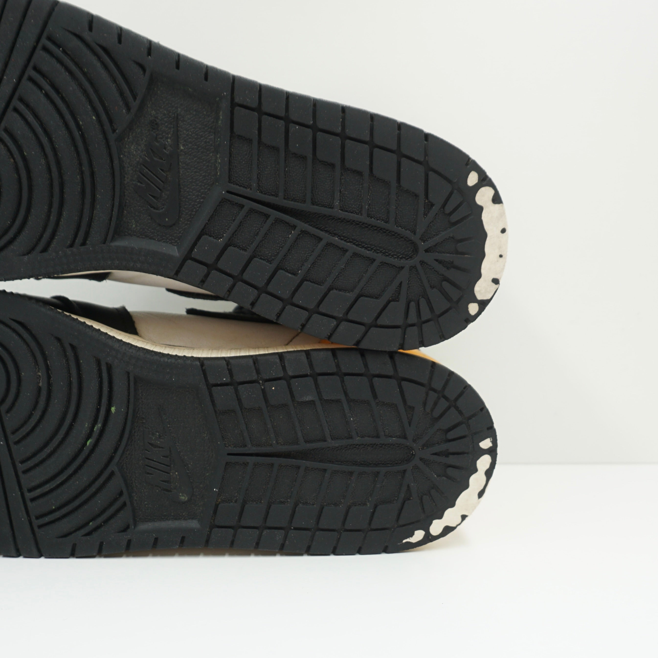 Jordan 1 Retro High White Black Volt University Gold (GS)