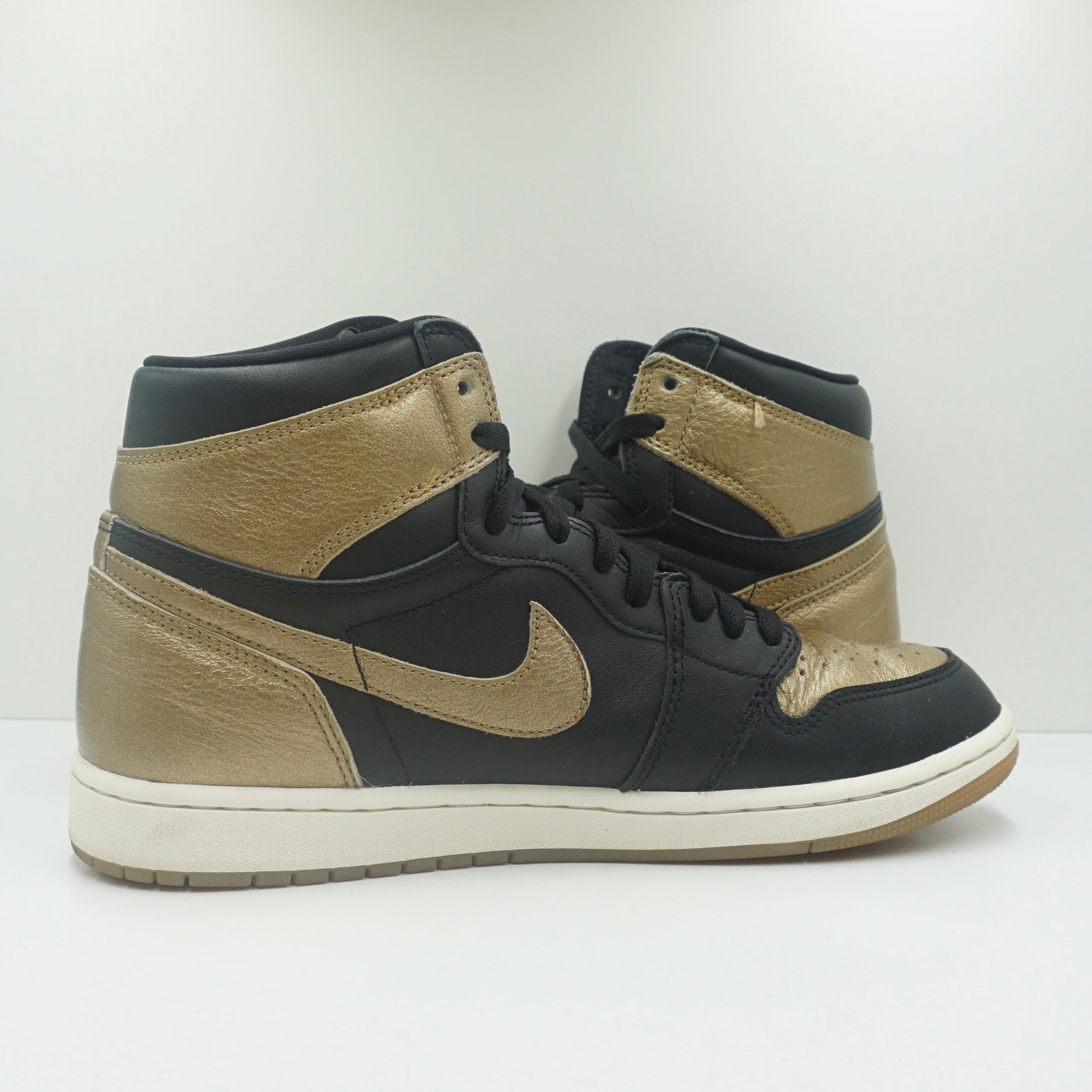 Jordan 1 Retro High OG Black Metallic Gold