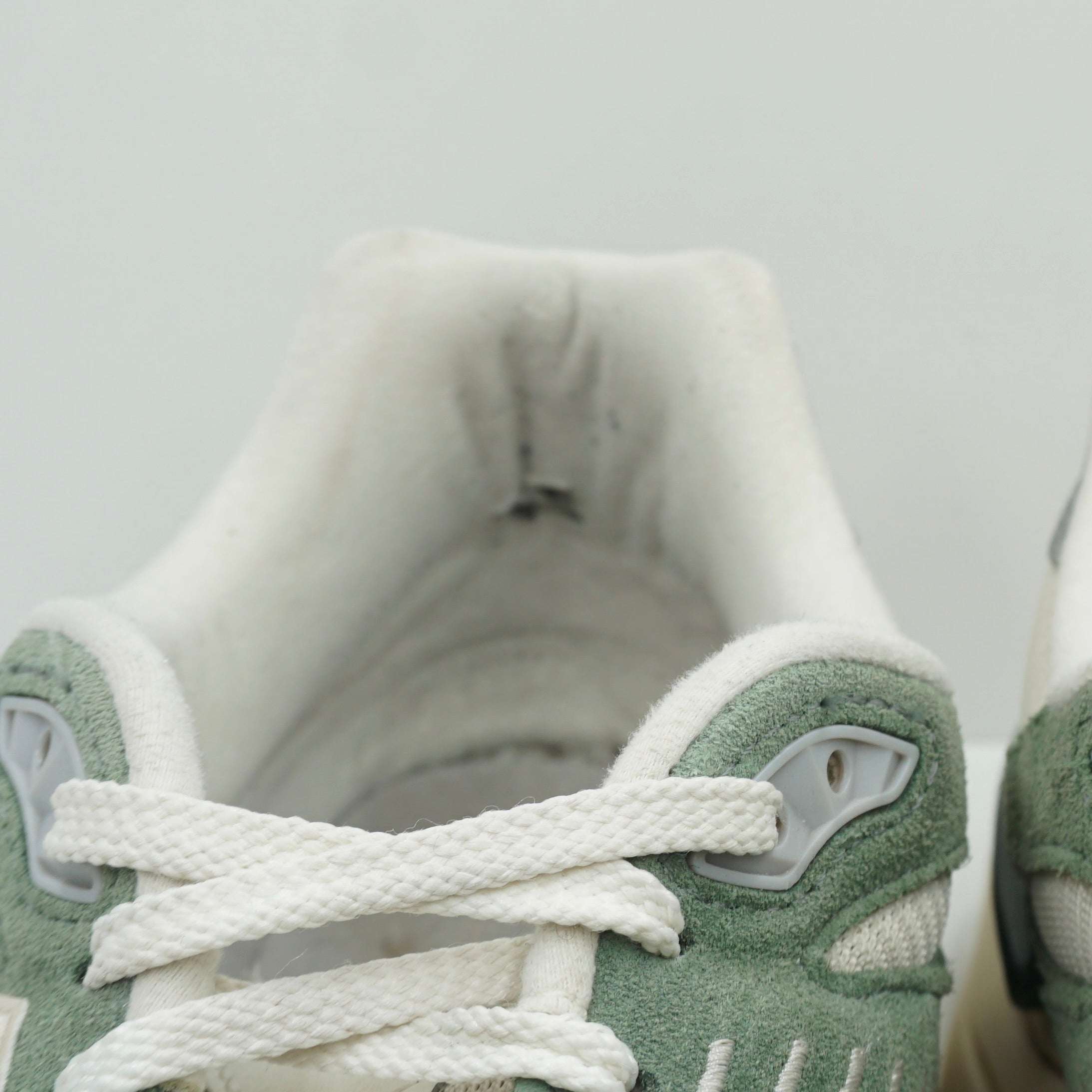 New Balance 9060 Nori