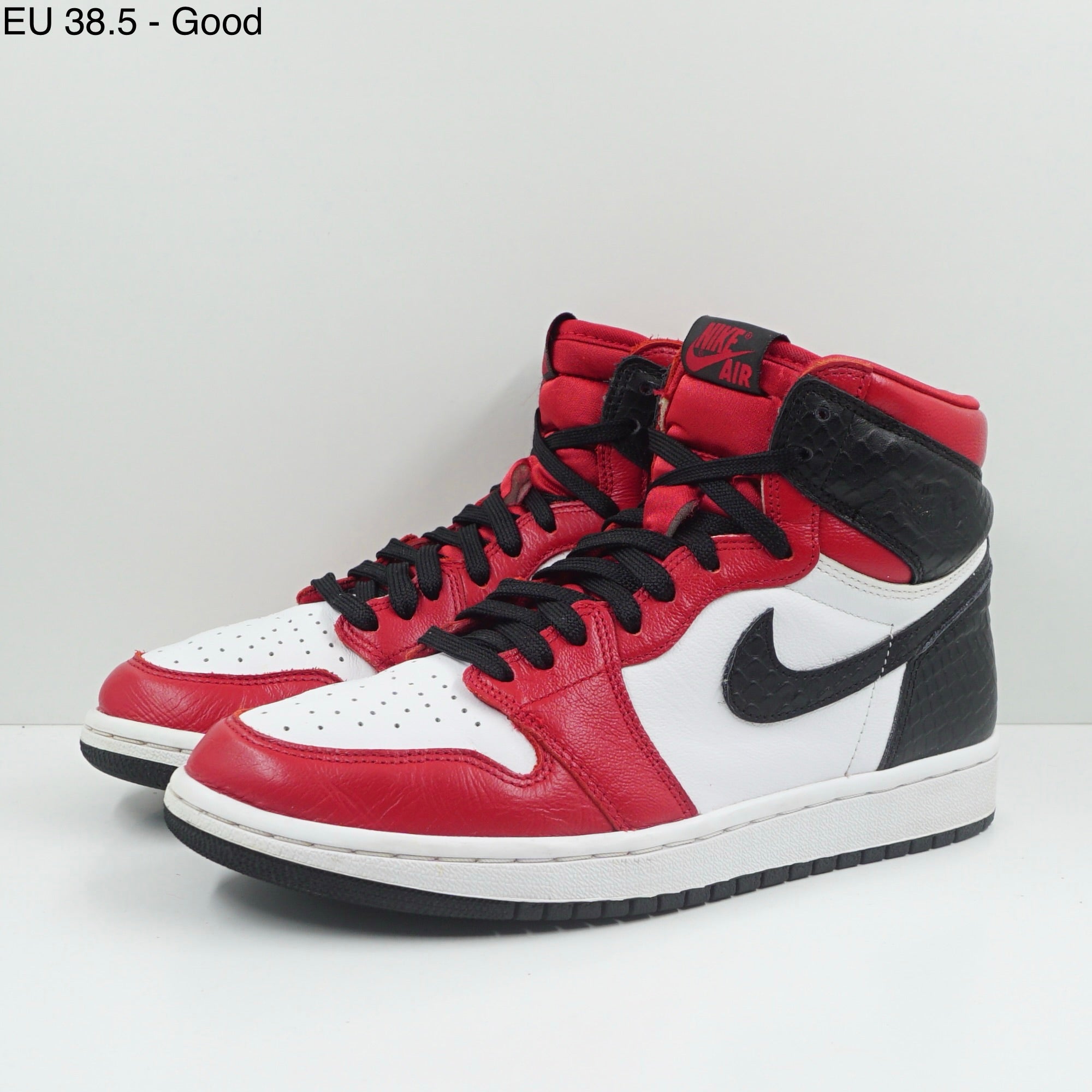 Jordan 1 Retro High Satin Snake Chicago (W)